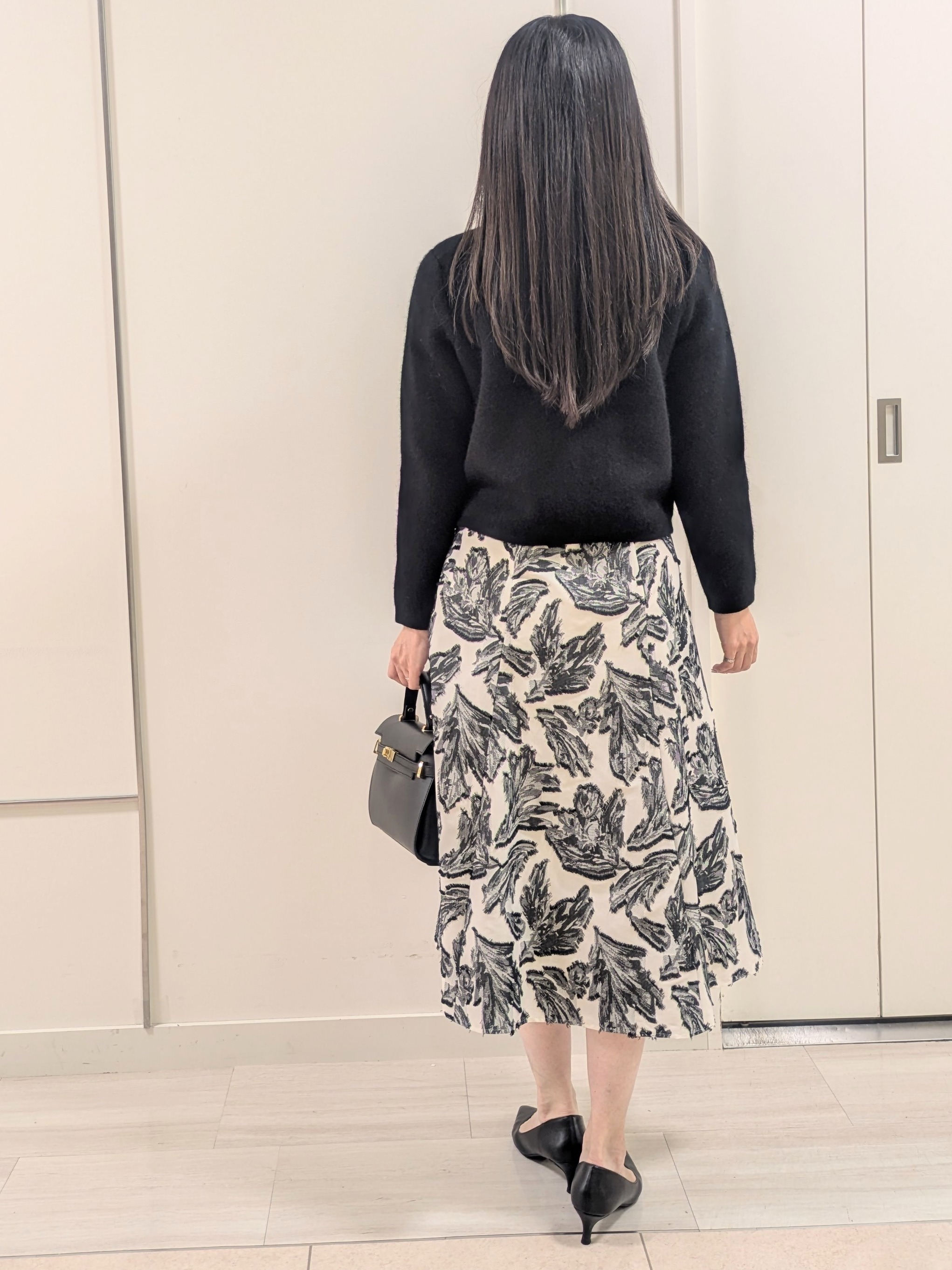mikiさんの「COUP DE CHANCE｜【手洗い可／ラクーン混】ヘアリーカーディガン」を使ったコーディネート