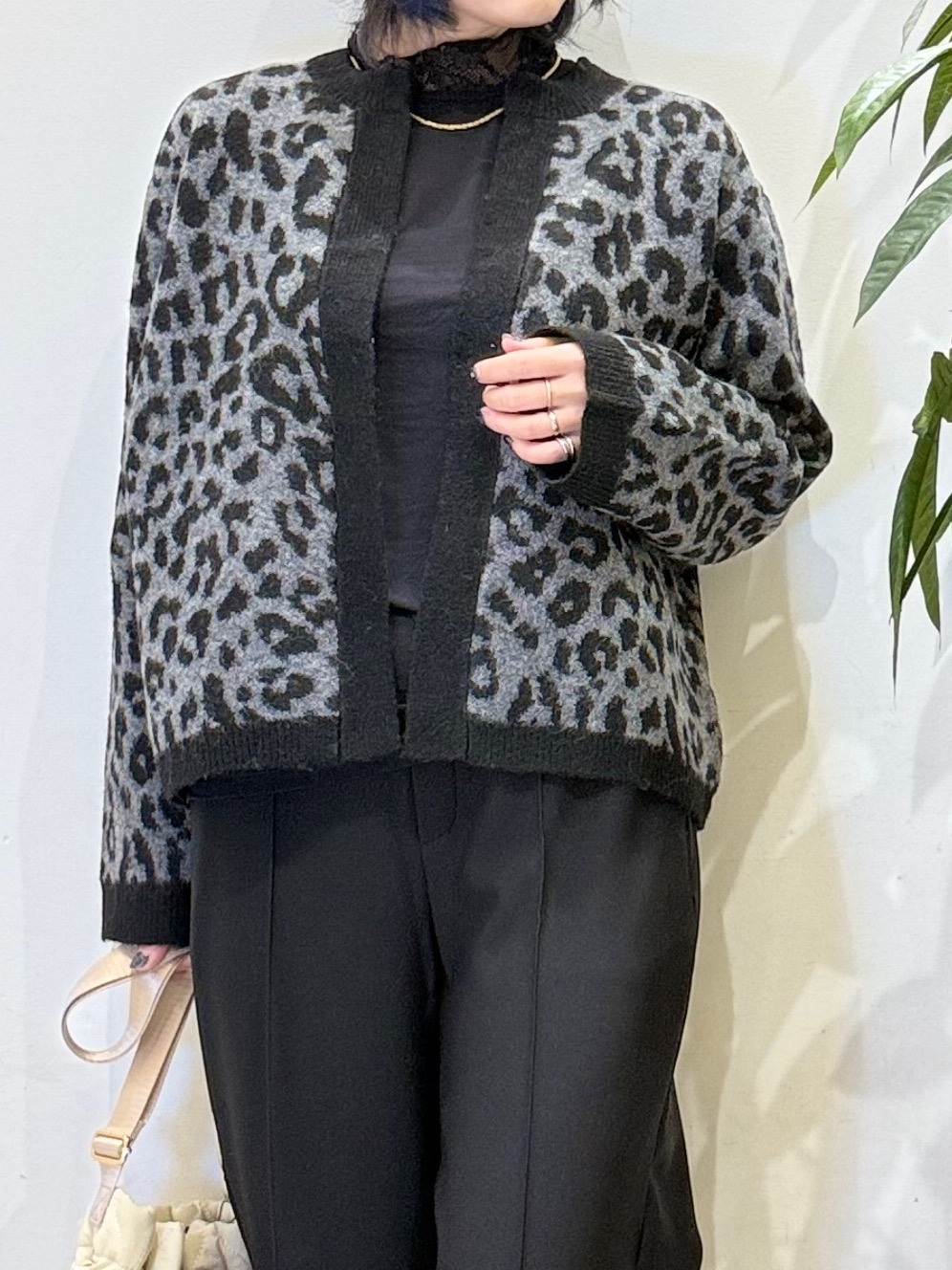 misakiさんの「SHOO･LA･RUE｜【洗濯機可/S-LL】ジャケット感覚で着られる バイカラーニットカーディガン」を使ったコーディネート