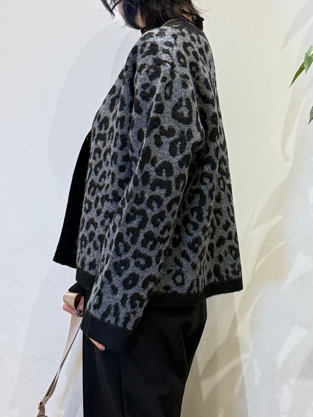 misakiさんの「SHOO･LA･RUE｜【洗濯機可/S-LL】ジャケット感覚で着られる バイカラーニットカーディガン」を使ったコーディネート