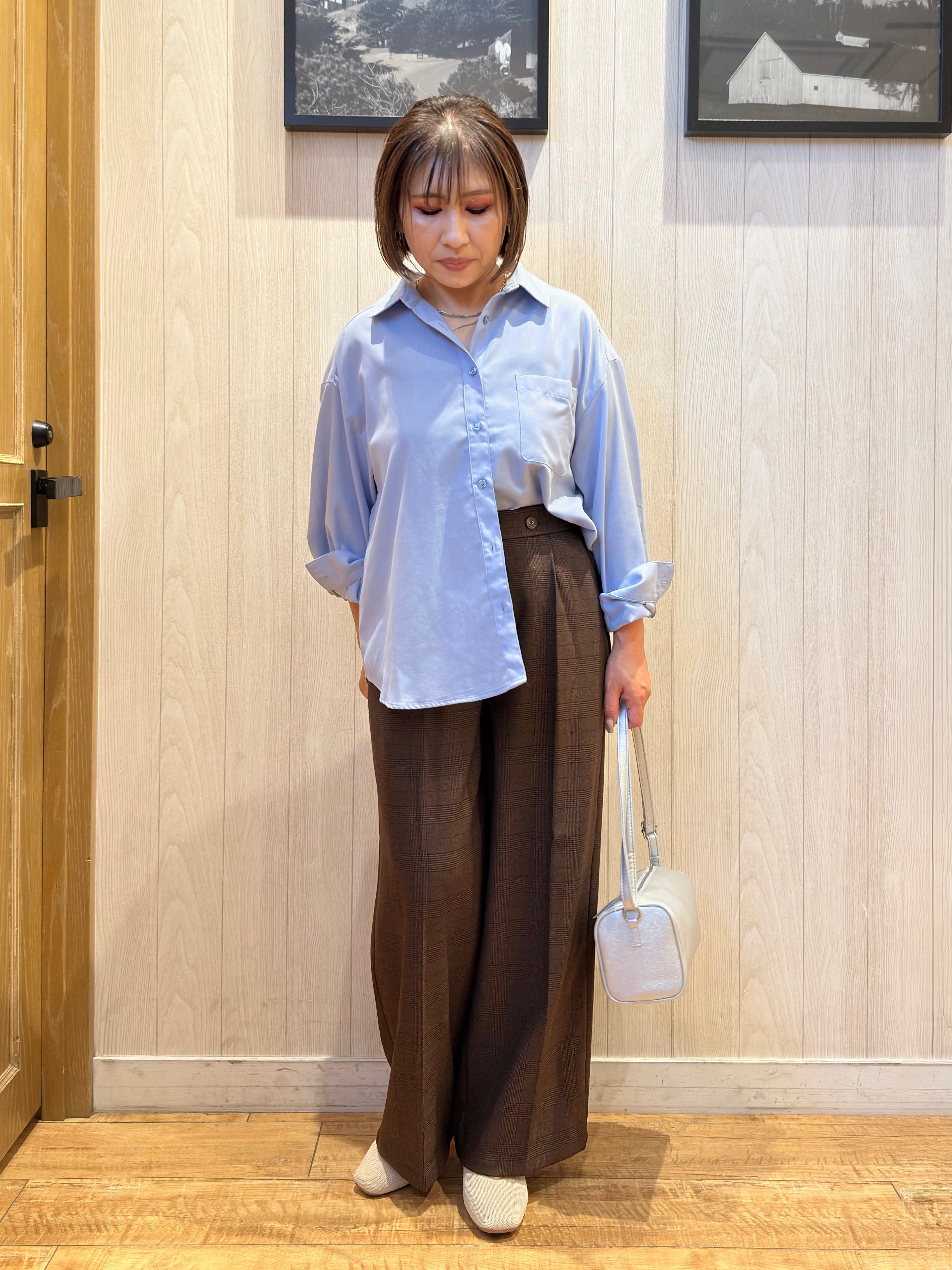Megさんの「SHOO･LA･RUE｜【洗濯後しわになりにくい/S-LL】気分で選ぶ 大人のデイリー使いに ベーシックシャツ」を使ったコーディネート