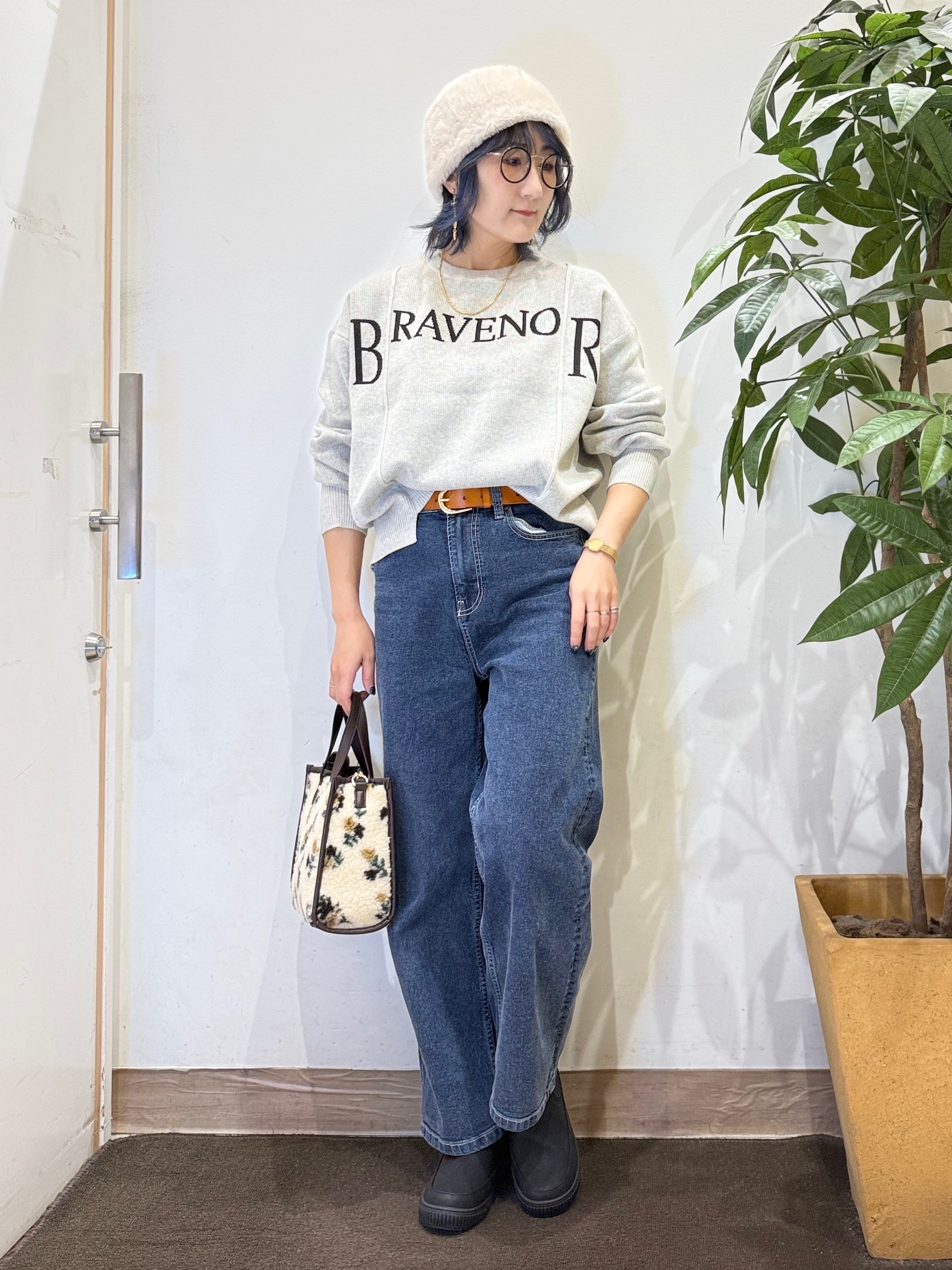 misakiさんの「SHOO･LA･RUE｜【洗濯機可/S-LL】周りと差がつく リメイク風ロゴニット」を使ったコーディネート