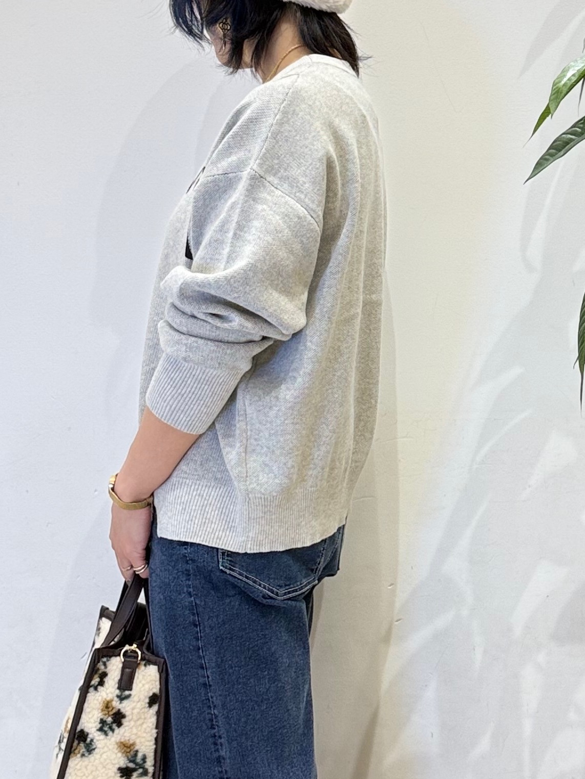 misakiさんの「SHOO･LA･RUE｜【洗濯機可/S-LL】周りと差がつく リメイク風ロゴニット」を使ったコーディネート