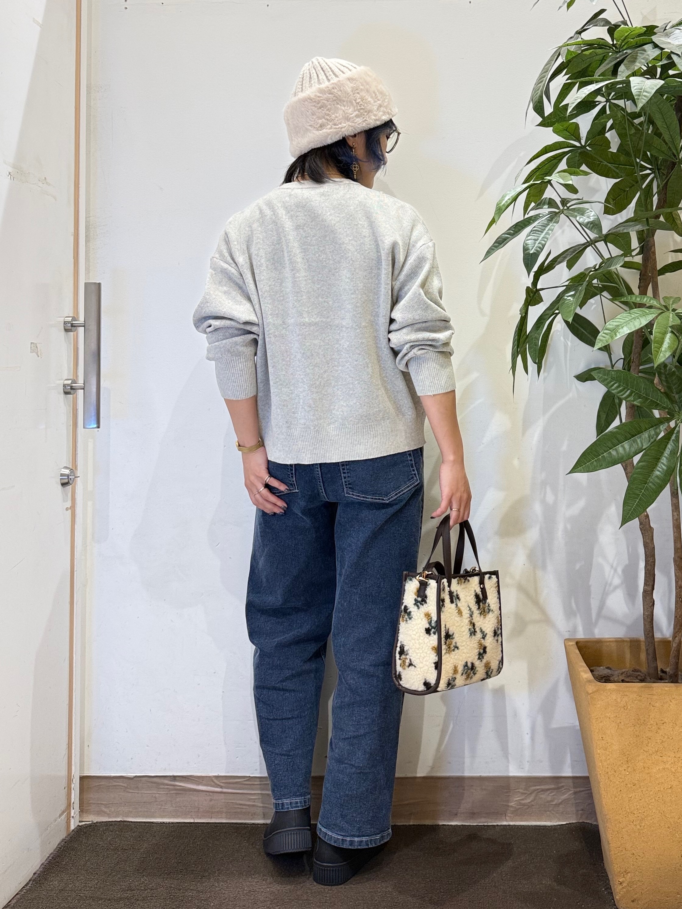 misakiさんの「SHOO･LA･RUE｜【洗濯機可/S-LL】周りと差がつく リメイク風ロゴニット」を使ったコーディネート
