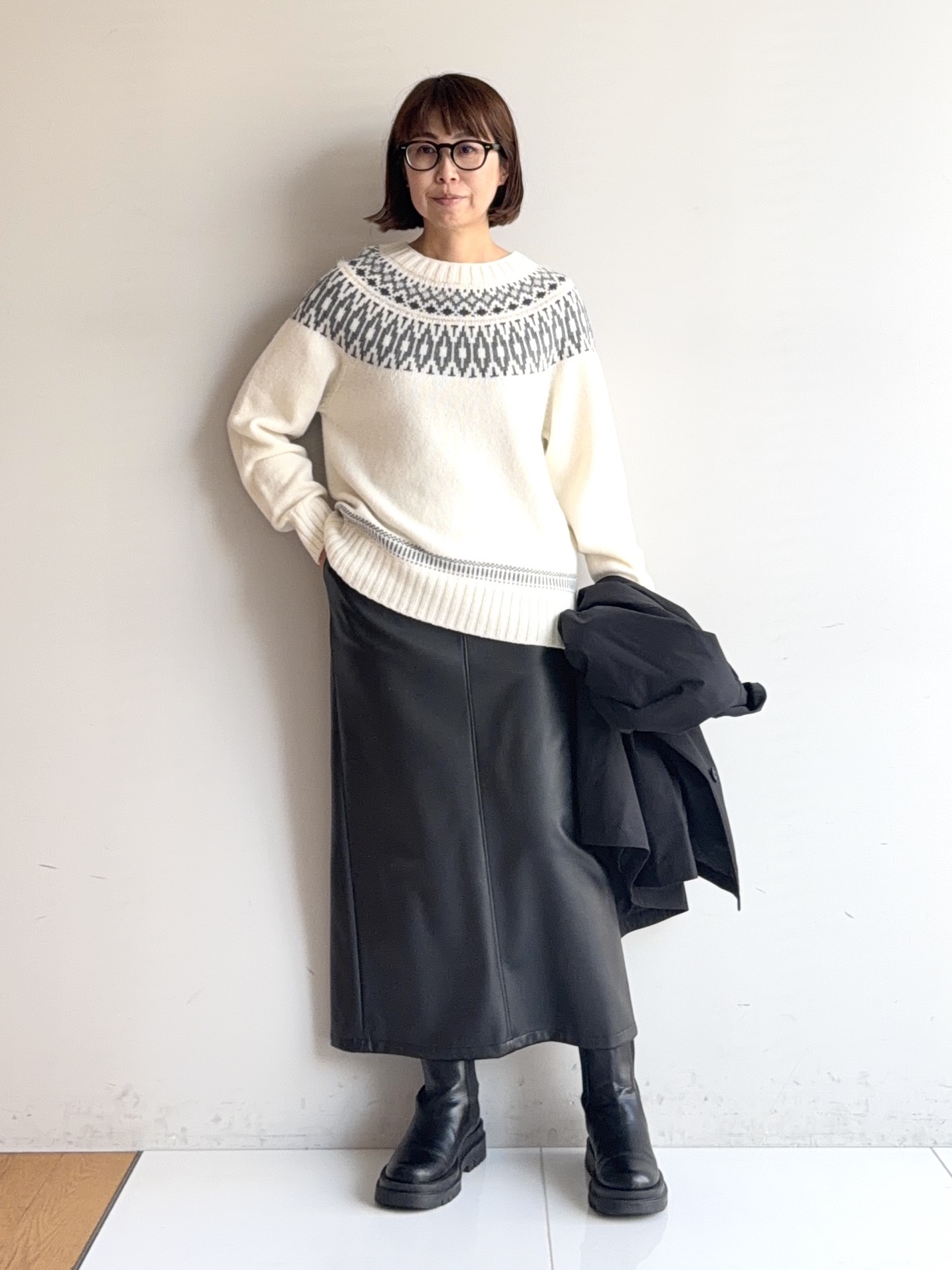 murayamaさんの「INDIVI｜【トレンド感◎／大人の光沢感】レザー調ナロースカート」を使ったコーディネート