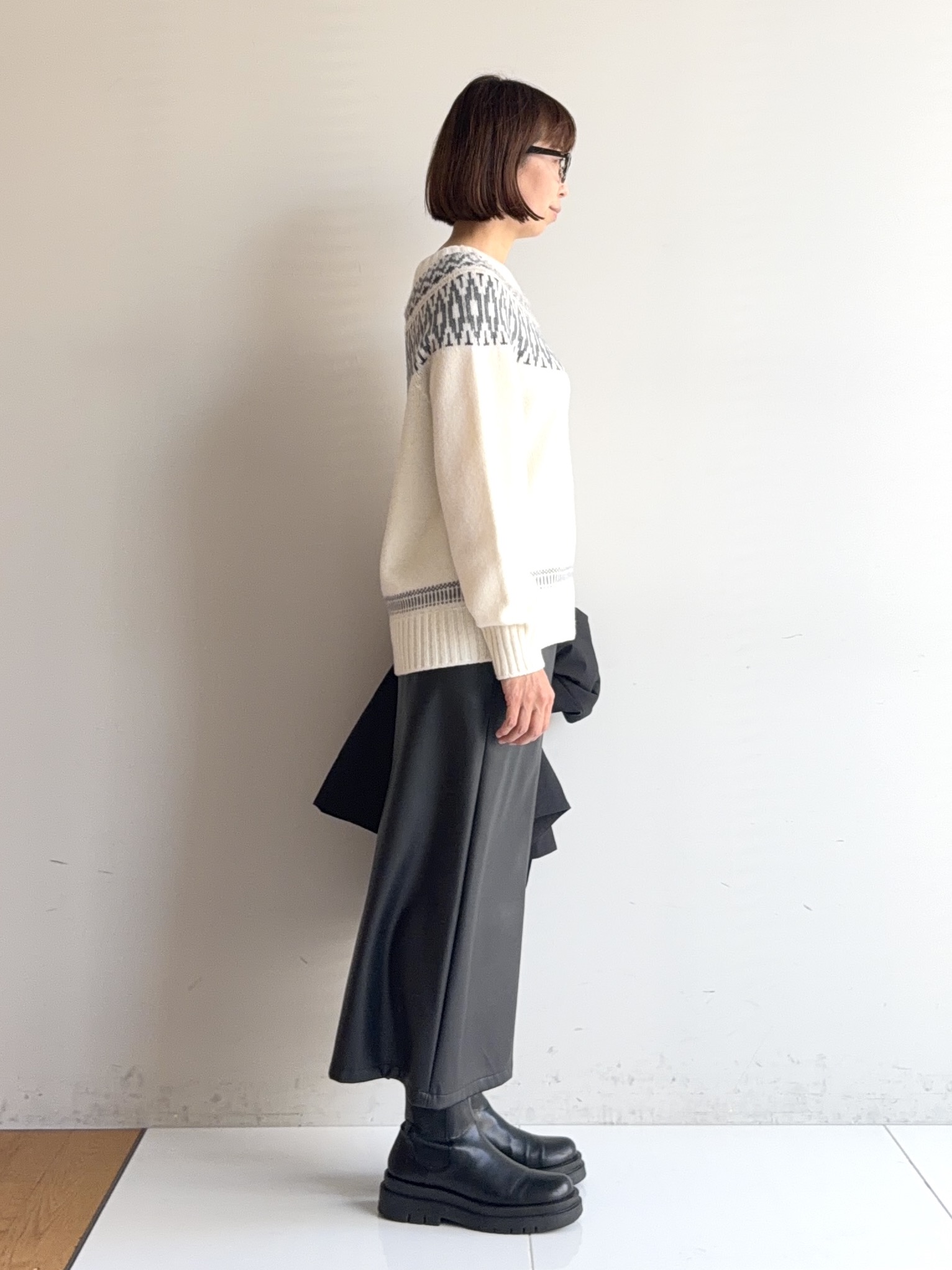 murayamaさんの「INDIVI｜【トレンド感◎／大人の光沢感】レザー調ナロースカート」を使ったコーディネート