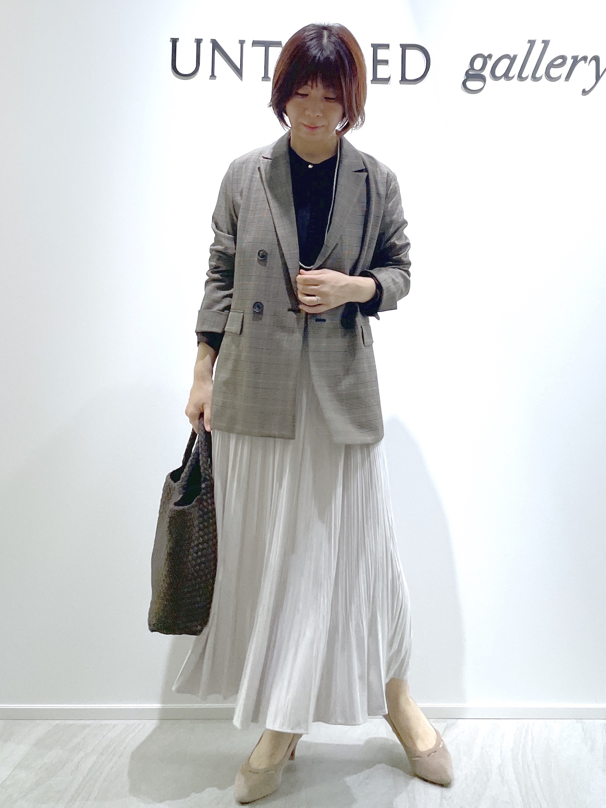 hanaさんの「UNTITLED｜【1枚で着映え/オンオフ着回し】フリルサテンブラウス」を使ったコーディネート