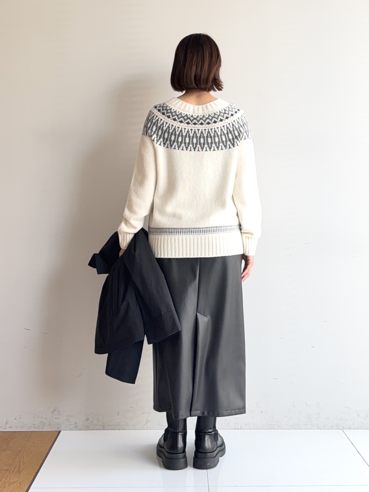 murayamaさんの「INDIVI｜【トレンド感◎／大人の光沢感】レザー調ナロースカート」を使ったコーディネート