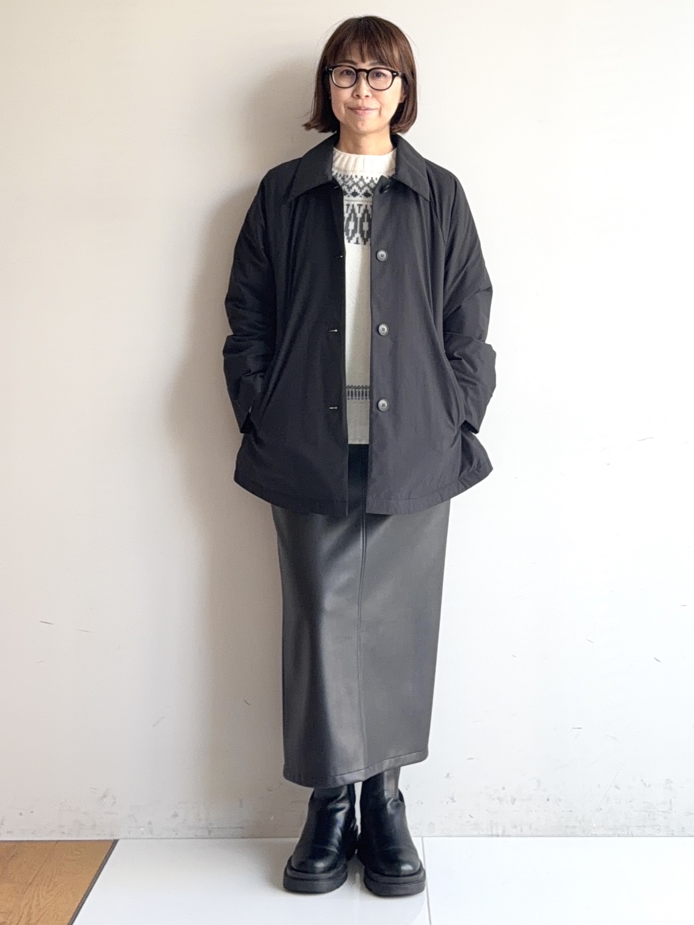 murayamaさんの「INDIVI｜【トレンド感◎／大人の光沢感】レザー調ナロースカート」を使ったコーディネート