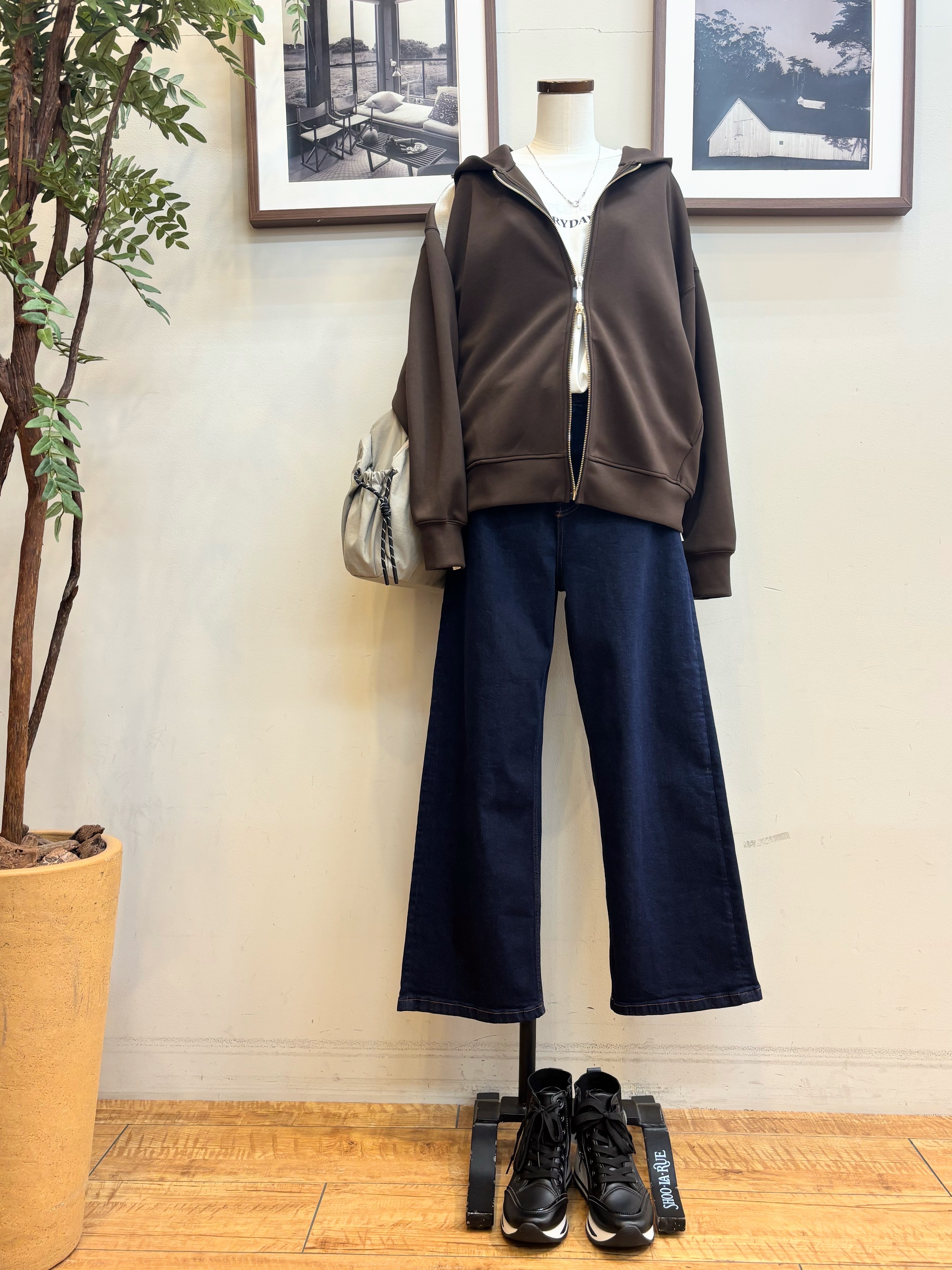 maiさんの「SHOO･LA･RUE｜【S-LL/洗濯機可】もちさら ダブルジップパーカ」を使ったコーディネート