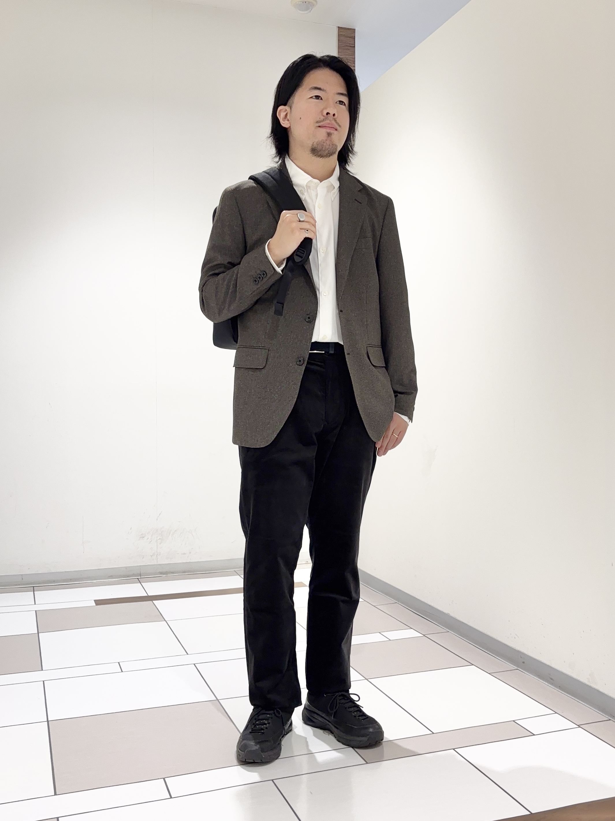 及川さんの「TAKEO KIKUCHI｜ウールライクキャットフット ジャケット」を使ったコーディネート