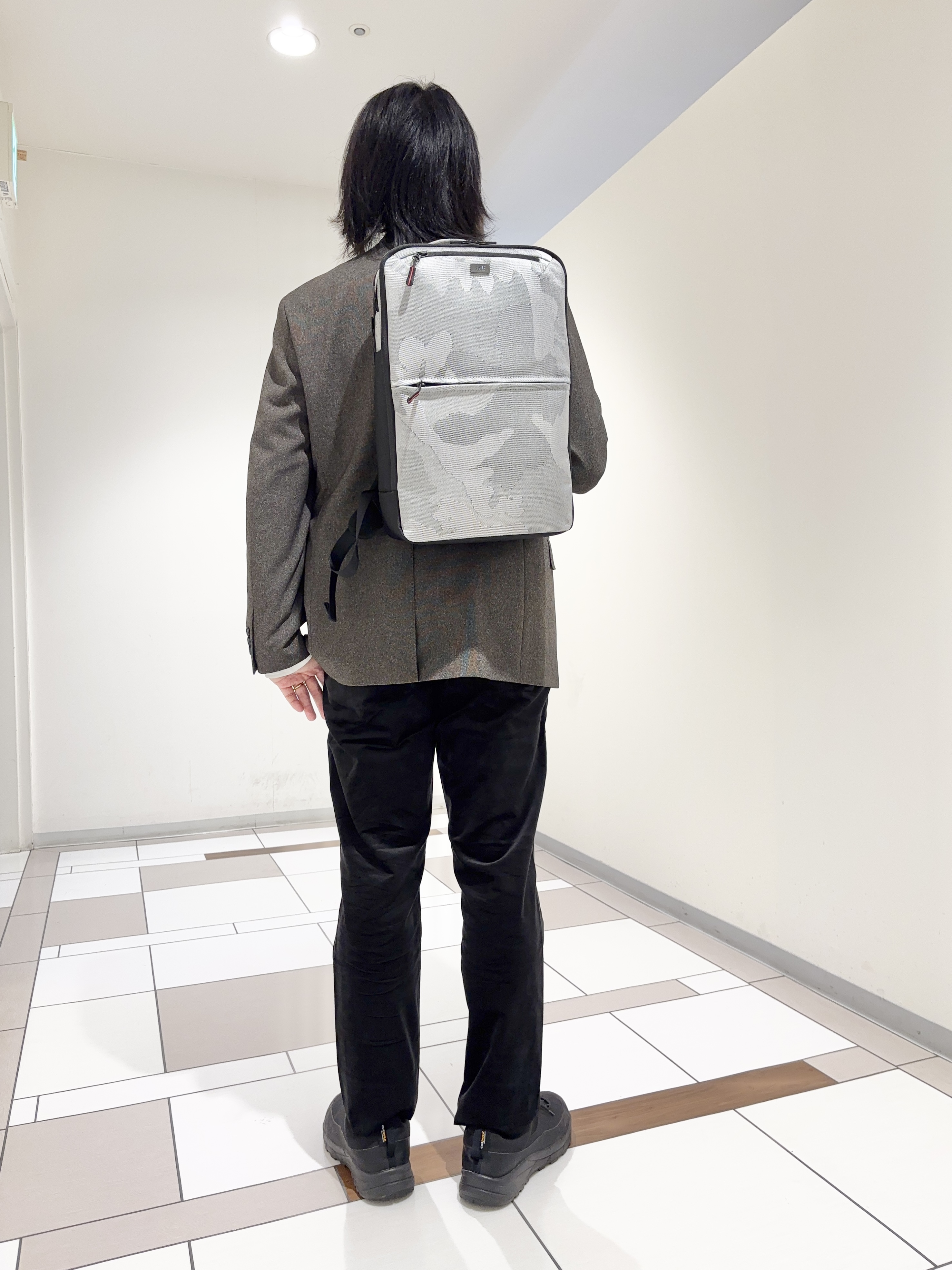 及川さんの「TAKEO KIKUCHI｜ウールライクキャットフット ジャケット」を使ったコーディネート