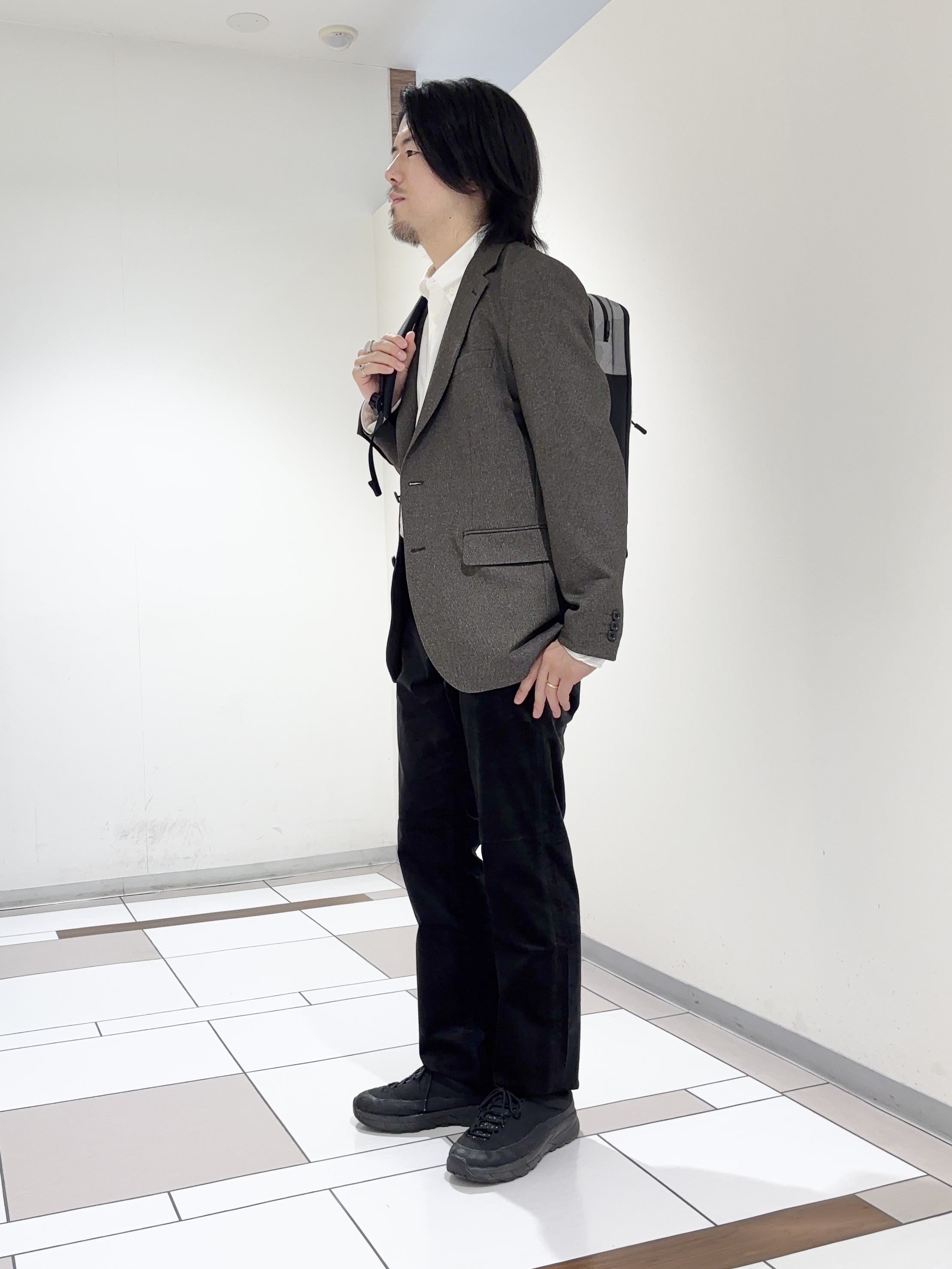 及川さんの「TAKEO KIKUCHI｜ウールライクキャットフット ジャケット」を使ったコーディネート