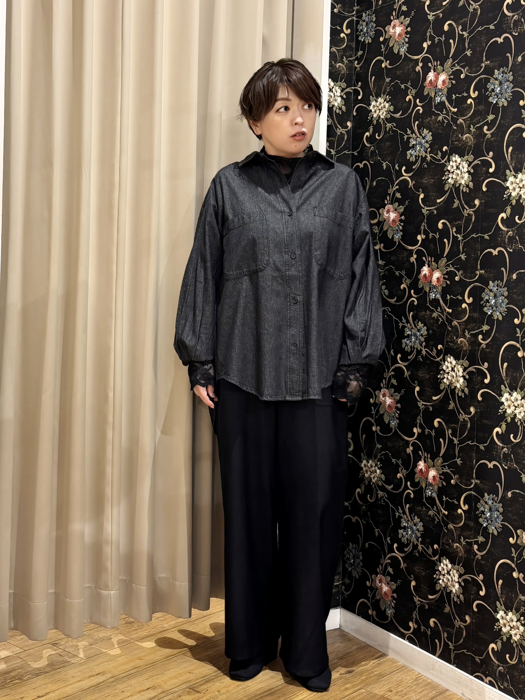 たみさんの「SHOO･LA･RUE｜【S-LL/洗濯機可/体型カバー】ライトオンスデニム ダブルポケット オーバーサイズシャツ」を使ったコーディネート
