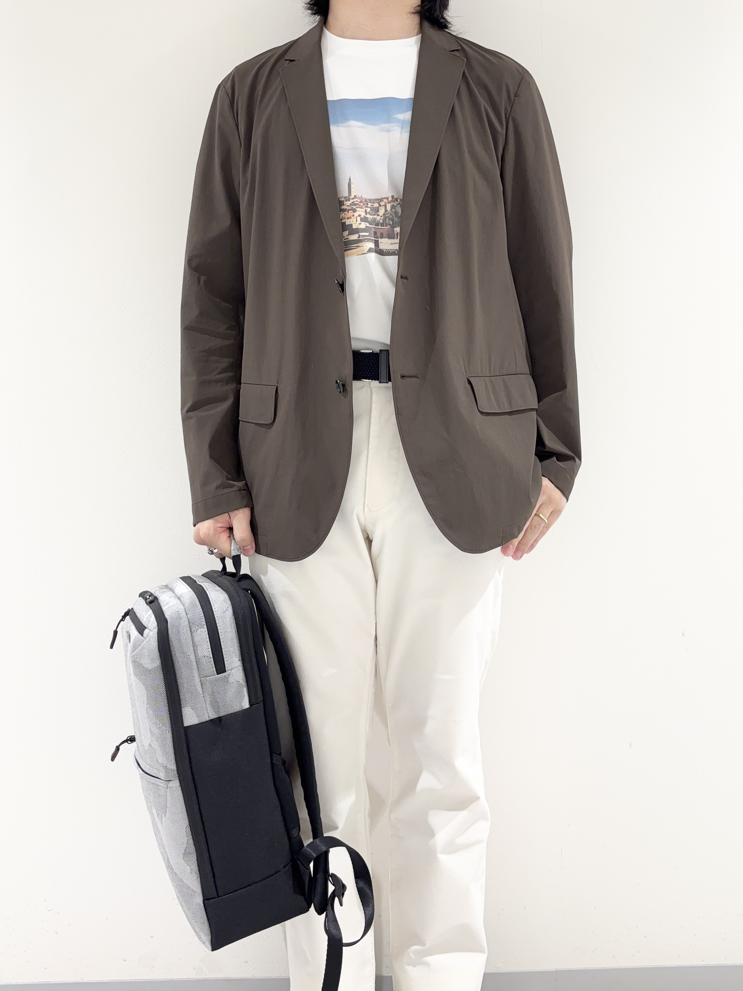 及川さんの「TAKEO KIKUCHI｜3Dナイロンストレッチ ジャケット」を使ったコーディネート
