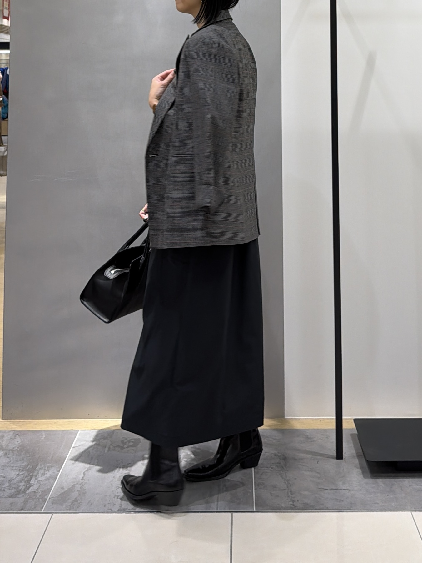 shihoさんの「INDIVI｜【1枚でコーデ完成！／体型カバー】布帛コンビウール混ニットワンピース」を使ったコーディネート
