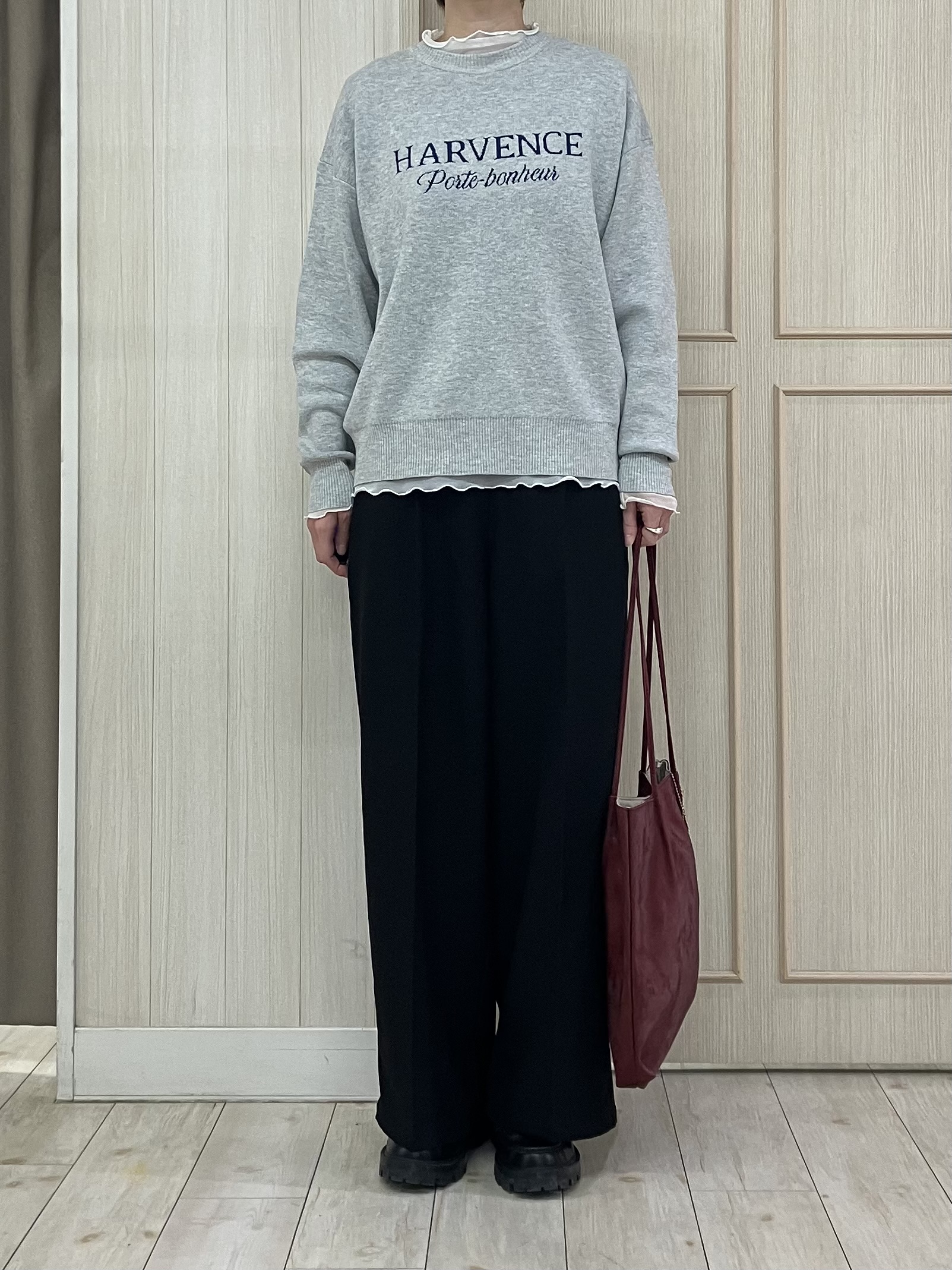 Turnerさんの「SHOO･LA･RUE｜【S-LL/洗濯機可】スウェットライク ロゴニット」を使ったコーディネート