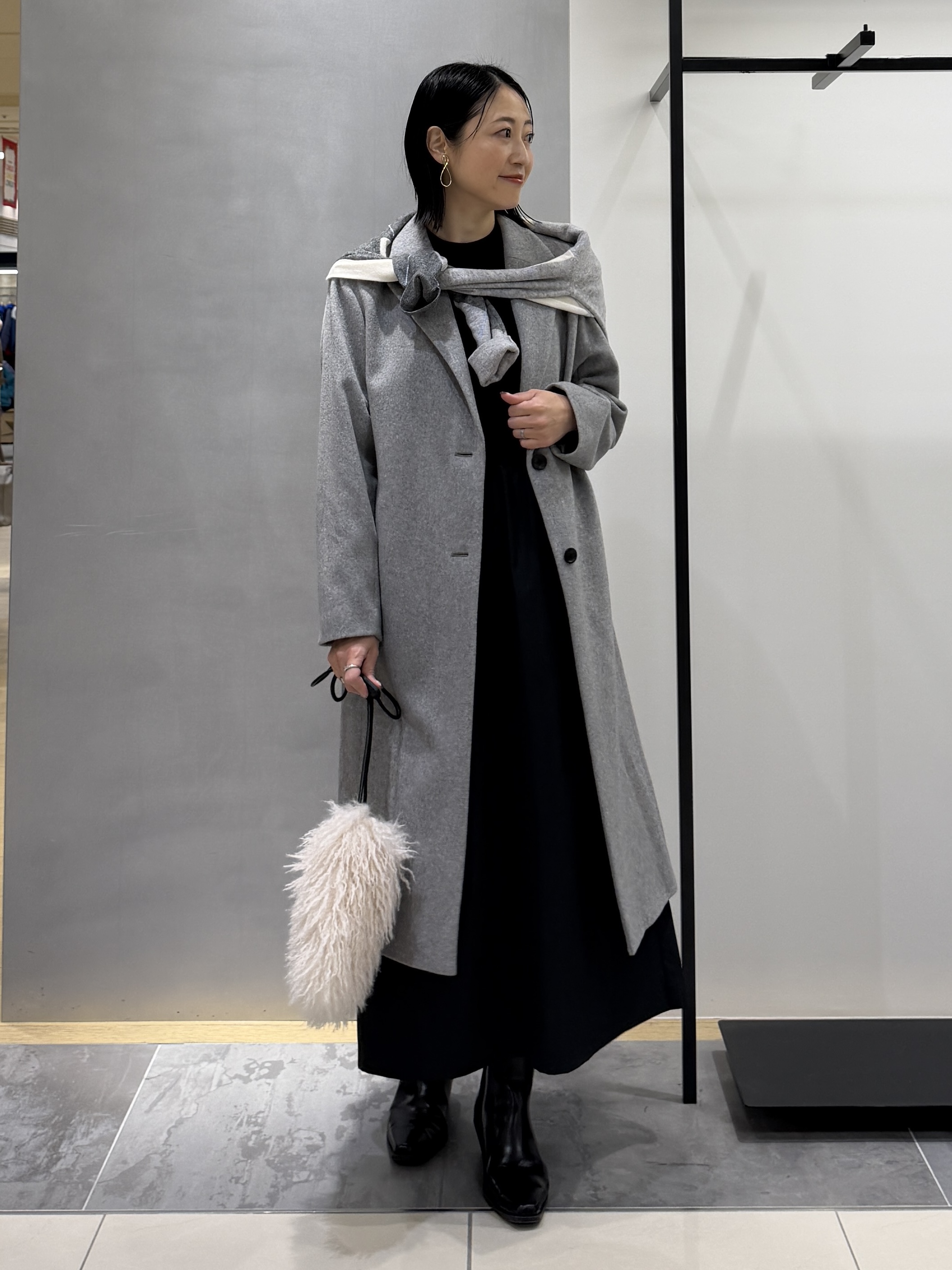 shihoさんの「INDIVI｜【1枚でコーデ完成！／体型カバー】布帛コンビウール混ニットワンピース」を使ったコーディネート