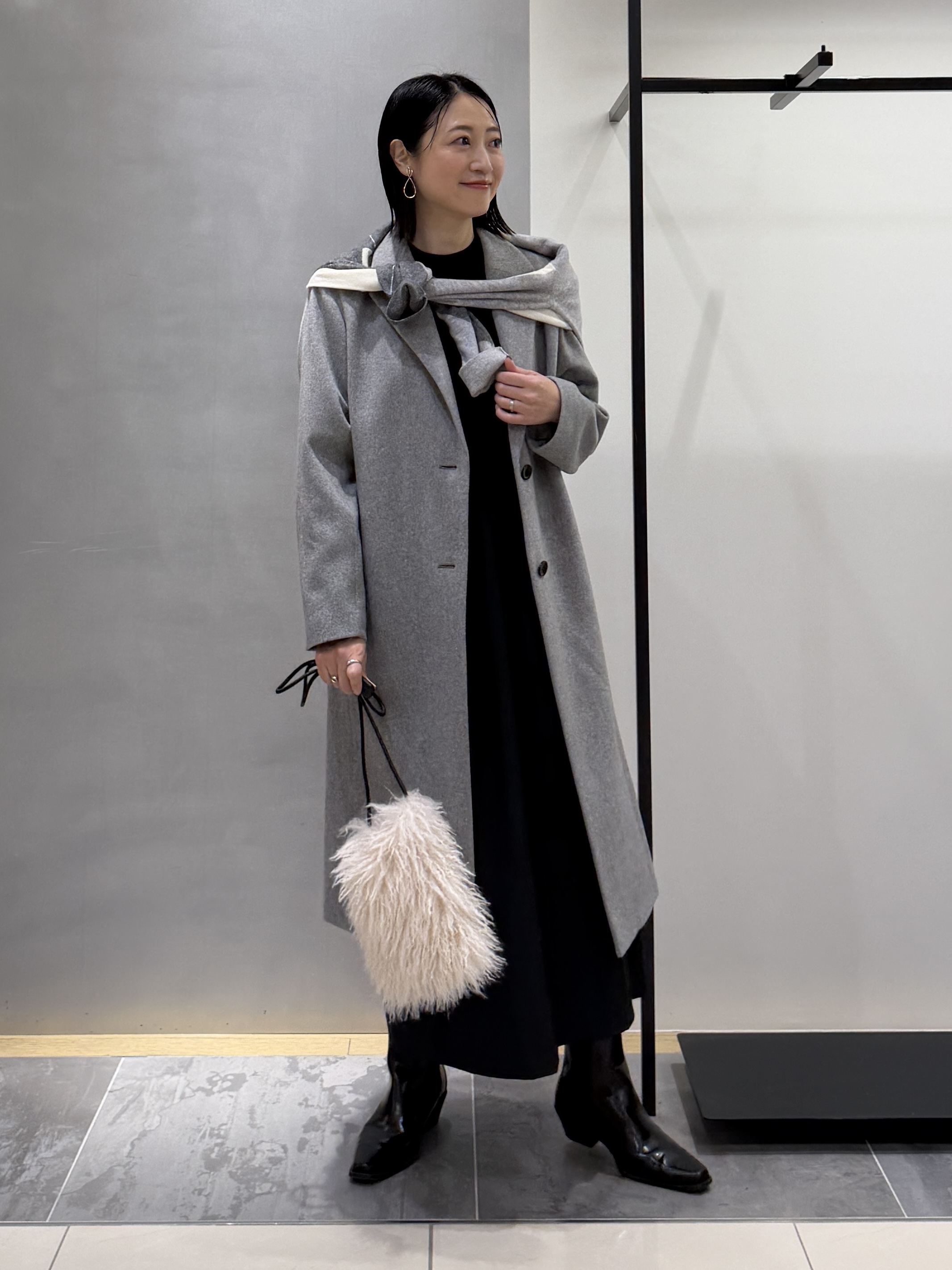 shihoさんの「INDIVI｜【1枚でコーデ完成！／体型カバー】布帛コンビウール混ニットワンピース」を使ったコーディネート
