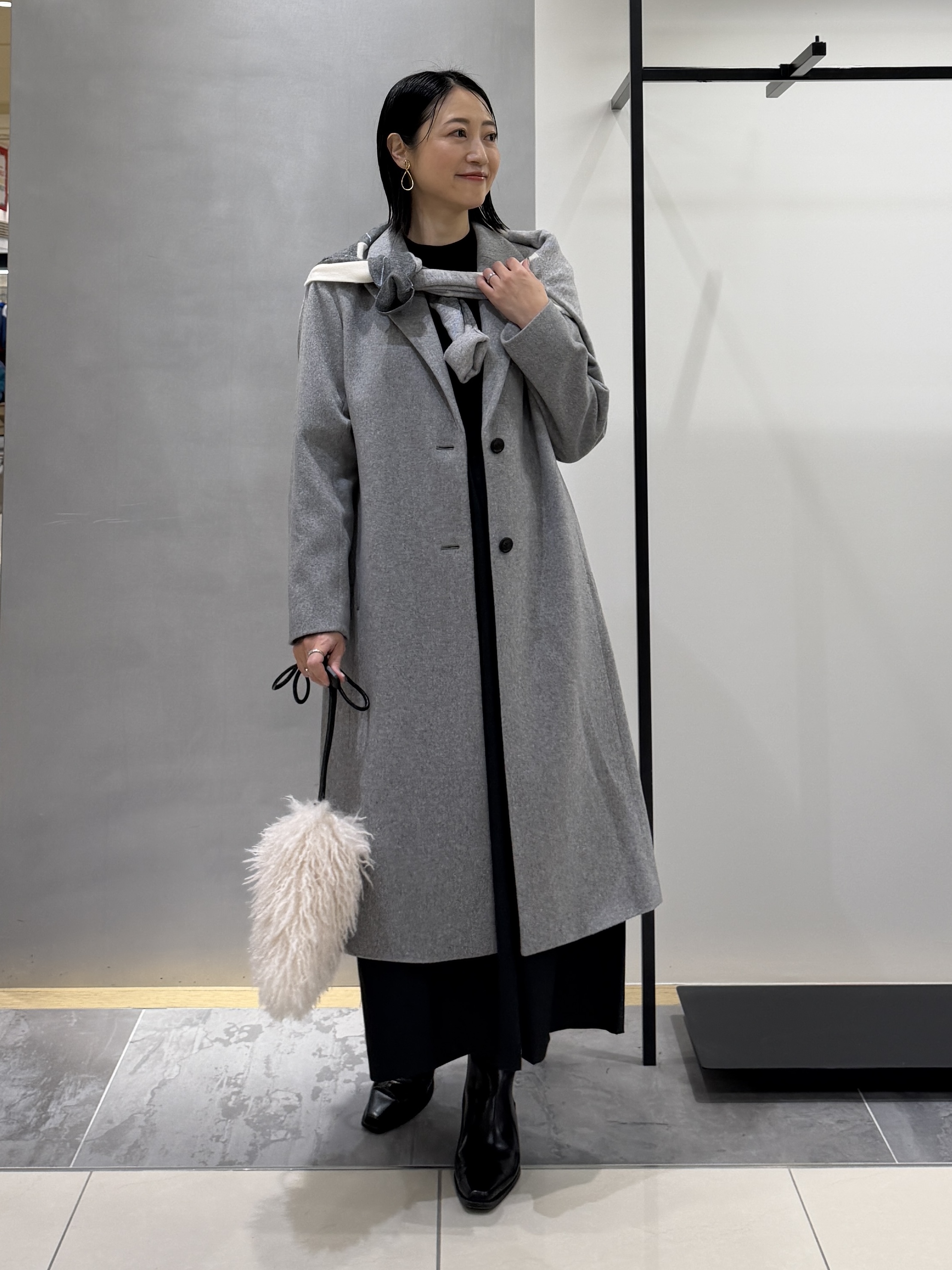 shihoさんの「INDIVI｜【1枚でコーデ完成！／体型カバー】布帛コンビウール混ニットワンピース」を使ったコーディネート