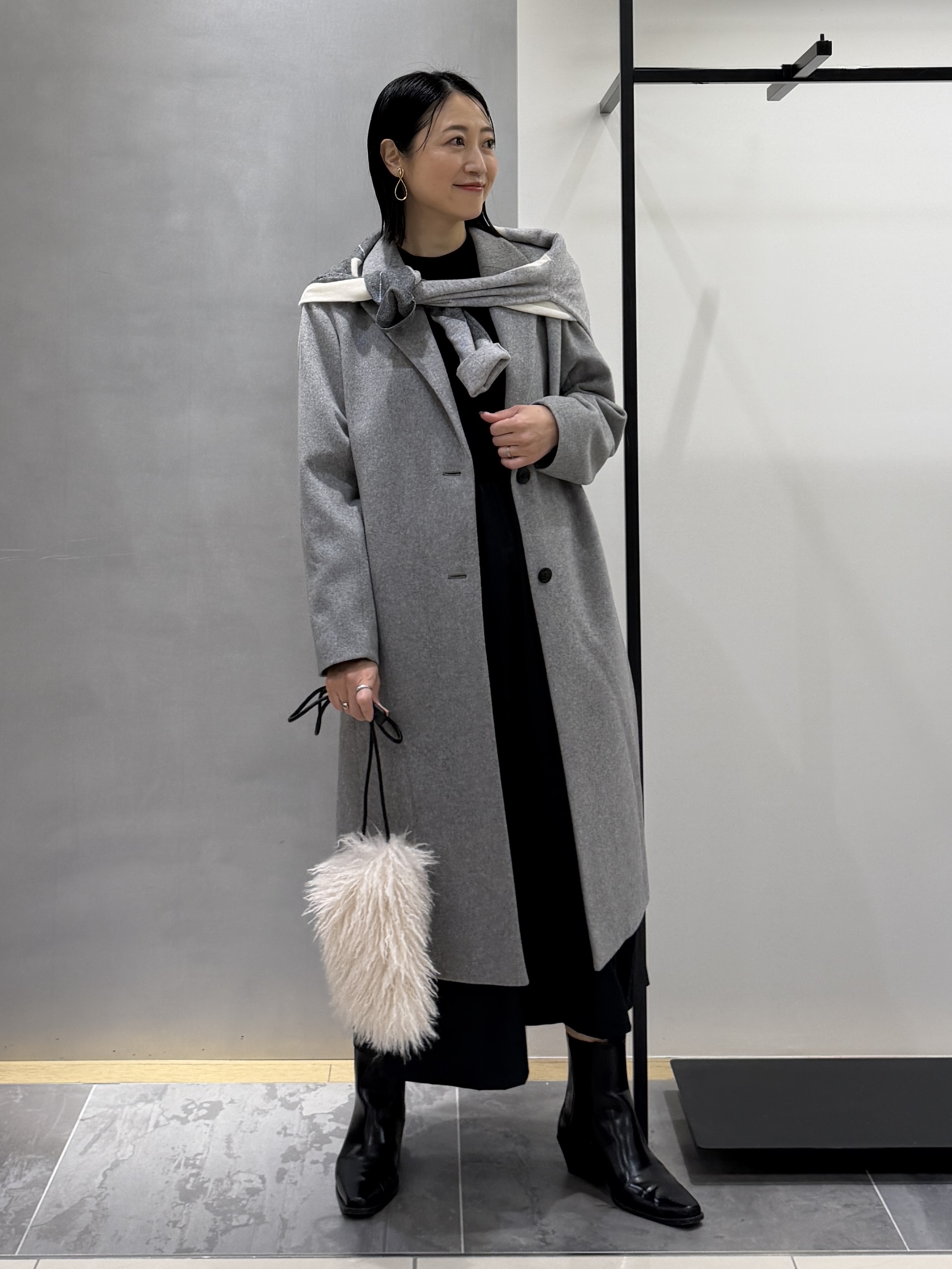 shihoさんの「INDIVI｜【1枚でコーデ完成！／体型カバー】布帛コンビウール混ニットワンピース」を使ったコーディネート