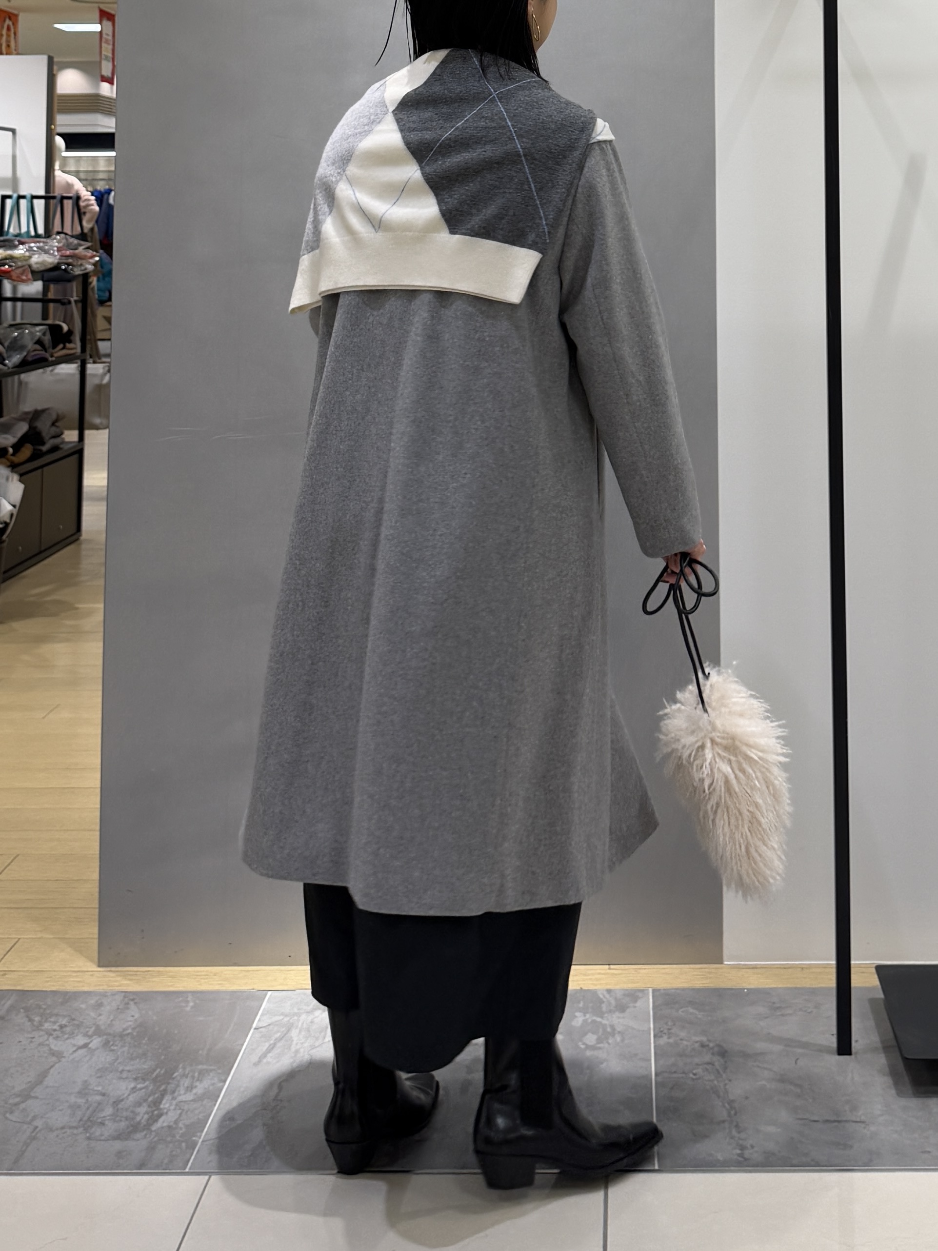 shihoさんの「INDIVI｜【1枚でコーデ完成！／体型カバー】布帛コンビウール混ニットワンピース」を使ったコーディネート