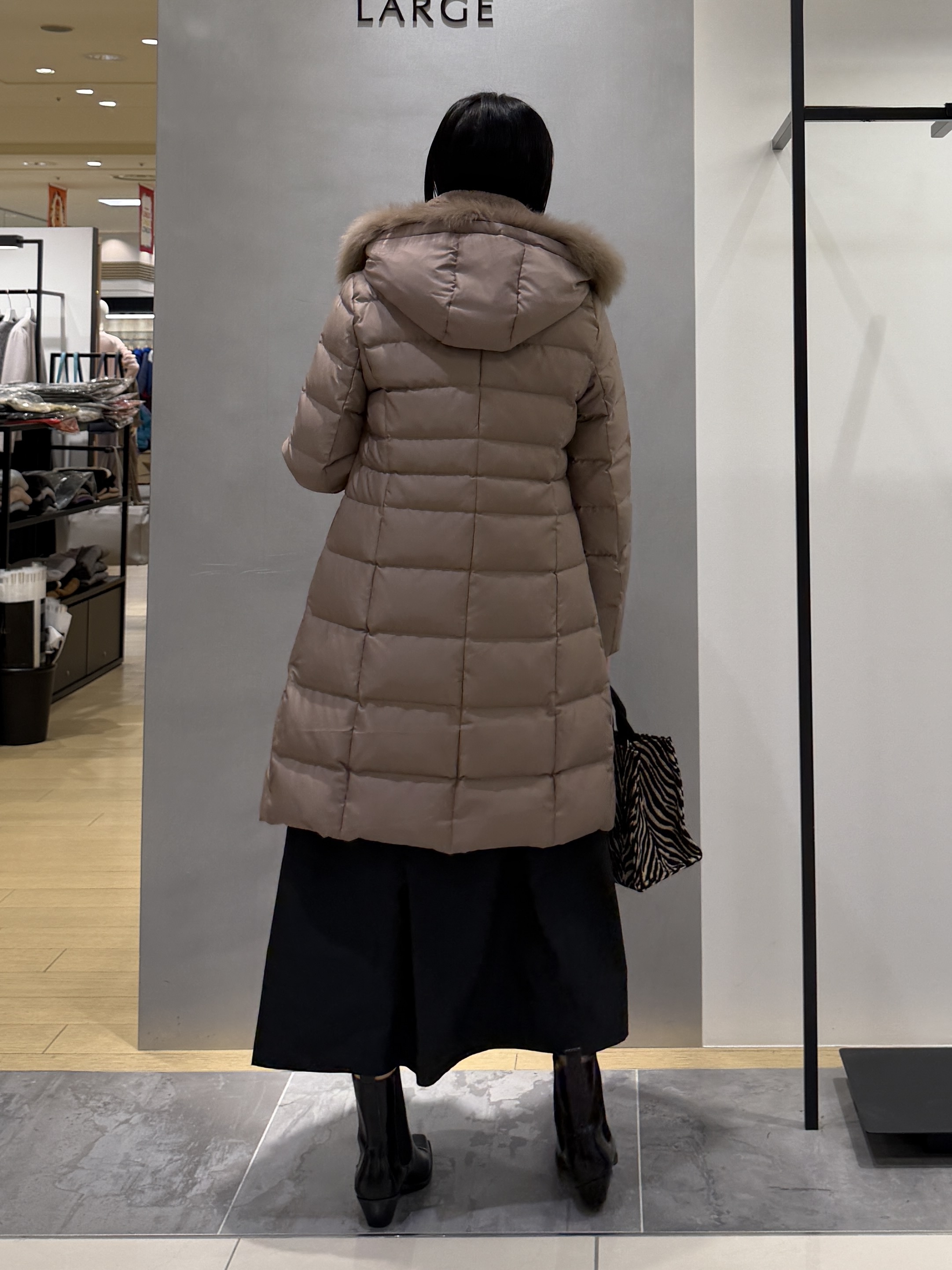 shihoさんの「INDIVI｜【1枚でコーデ完成！／体型カバー】布帛コンビウール混ニットワンピース」を使ったコーディネート