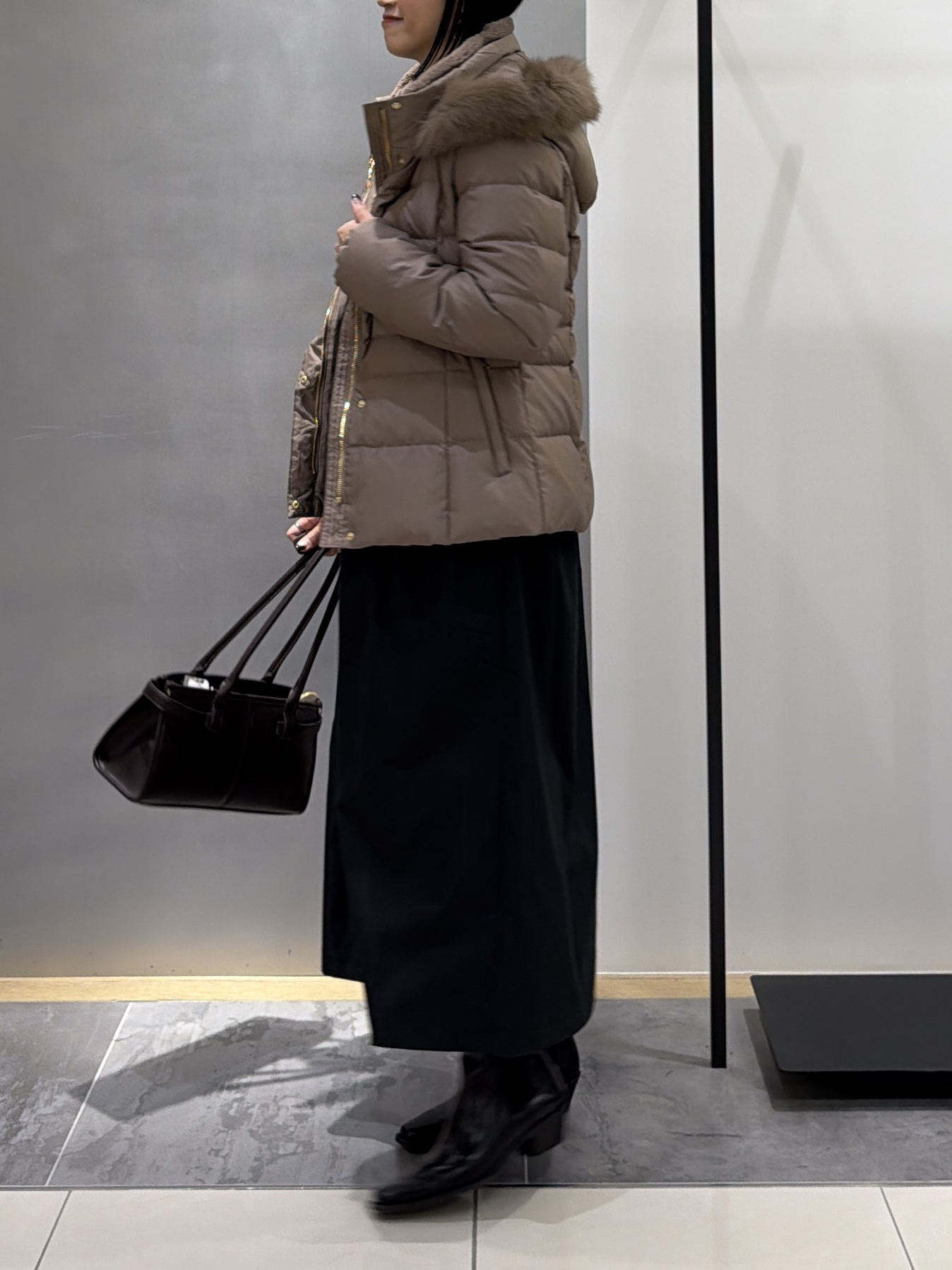shihoさんの「INDIVI｜【1枚でコーデ完成！／体型カバー】布帛コンビウール混ニットワンピース」を使ったコーディネート