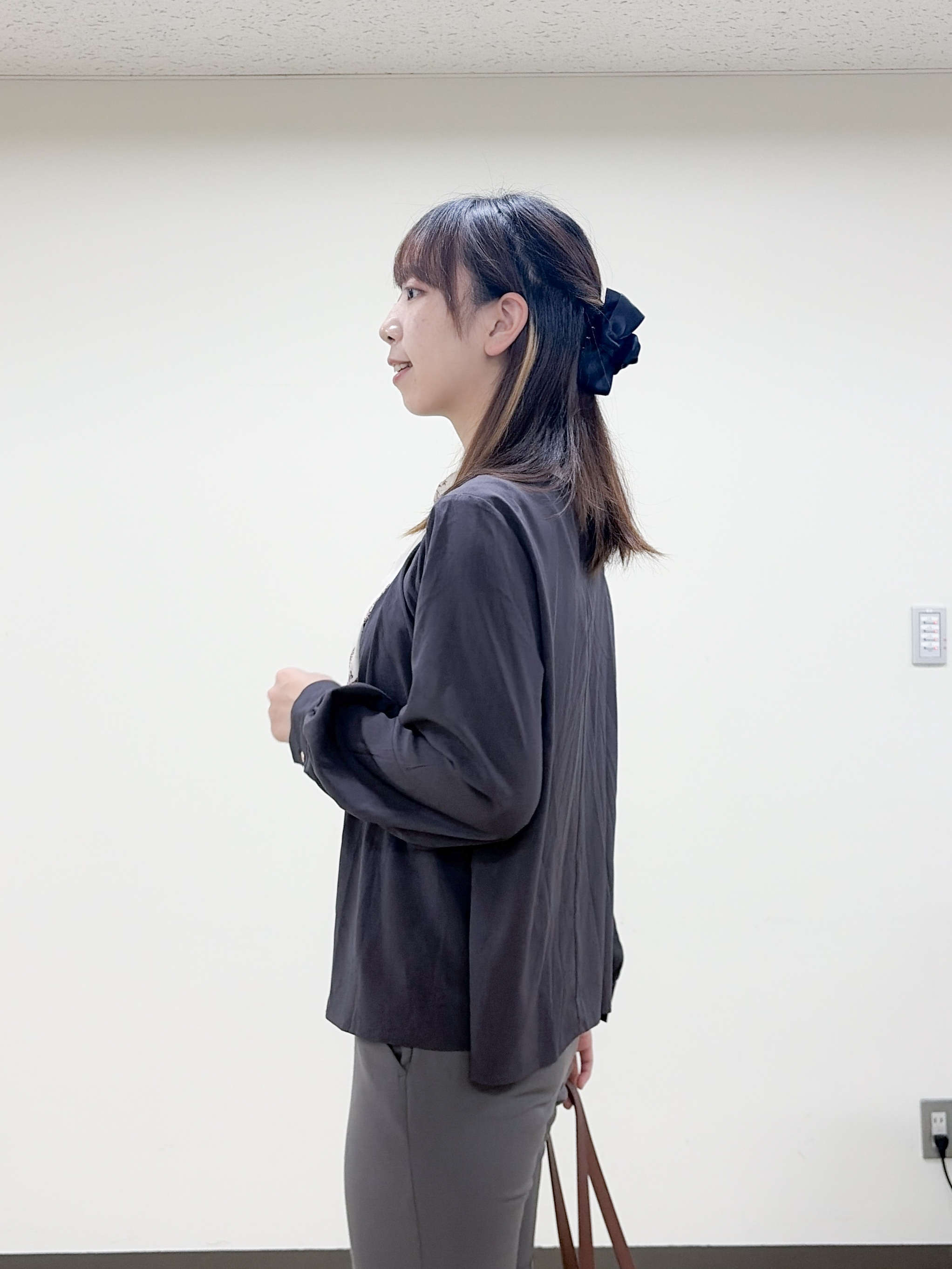 yurinaさんの「index｜【2way】スカーフ付きタックブラウス《洗濯機OK／イージーアイロン》」を使ったコーディネート
