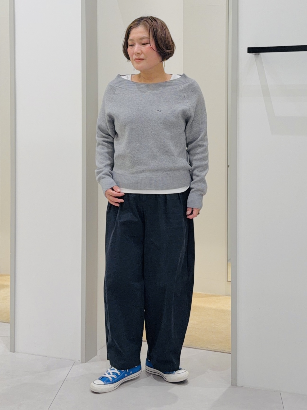 タナさんの「THE SHOP TK｜オフショルワンポイント刺繍ニット」を使ったコーディネート