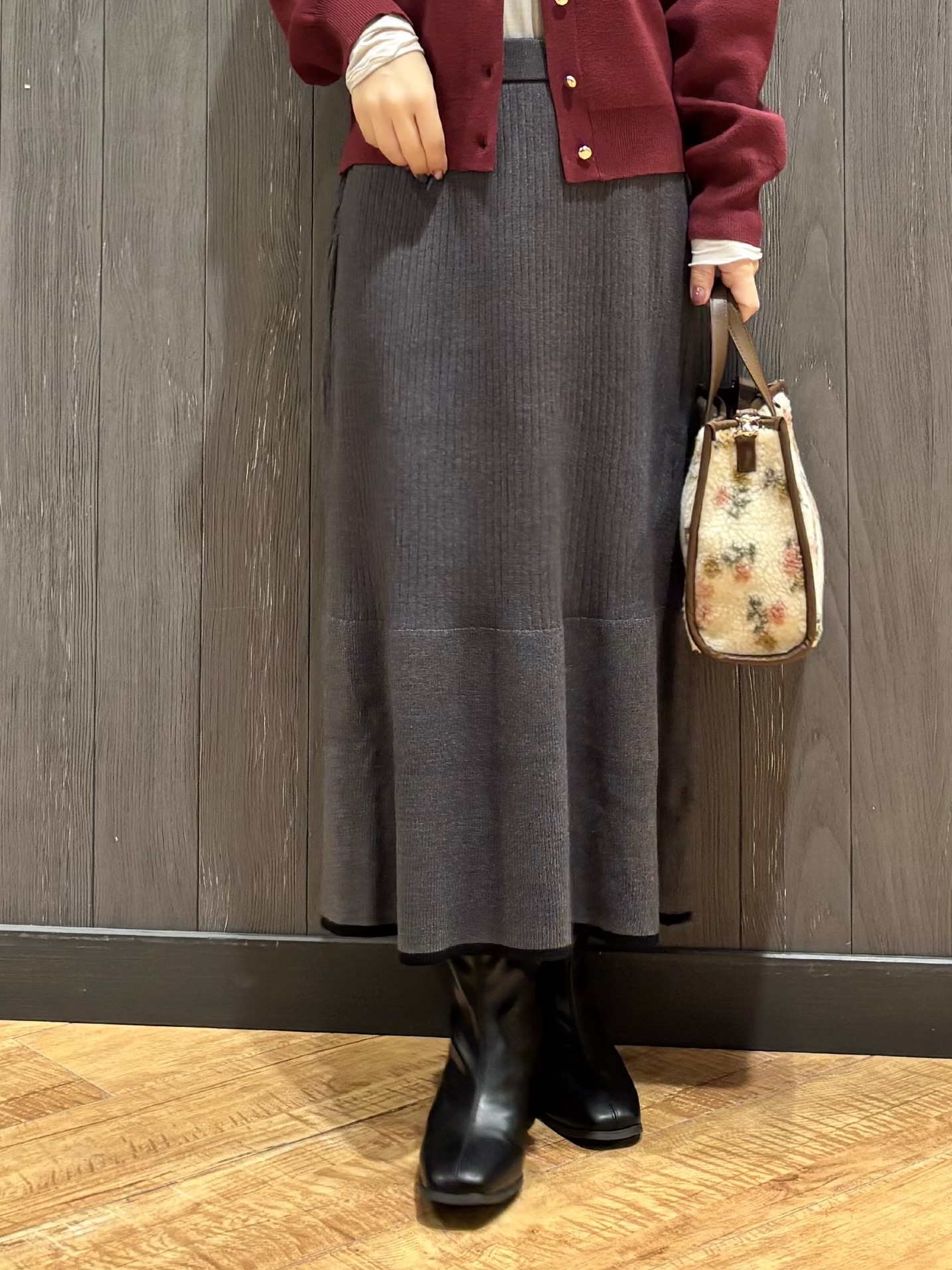 meiさんの「SHOO･LA･RUE｜【洗濯機可/S-LL】もちもちで心地よい もちここニットカーディガン」を使ったコーディネート