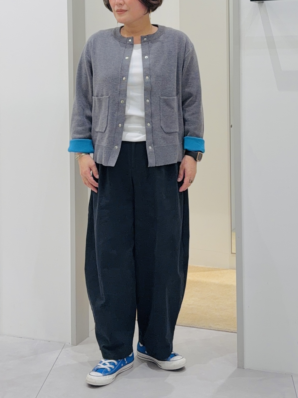 タナさんの「THE SHOP TK｜【洗濯機OK】もにゅ 袖配色カーディガン」を使ったコーディネート