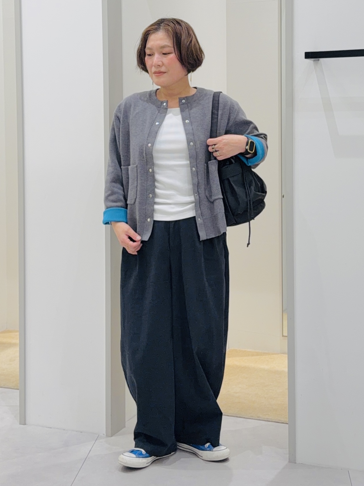 タナさんの「THE SHOP TK｜【洗濯機OK】もにゅ 袖配色カーディガン」を使ったコーディネート