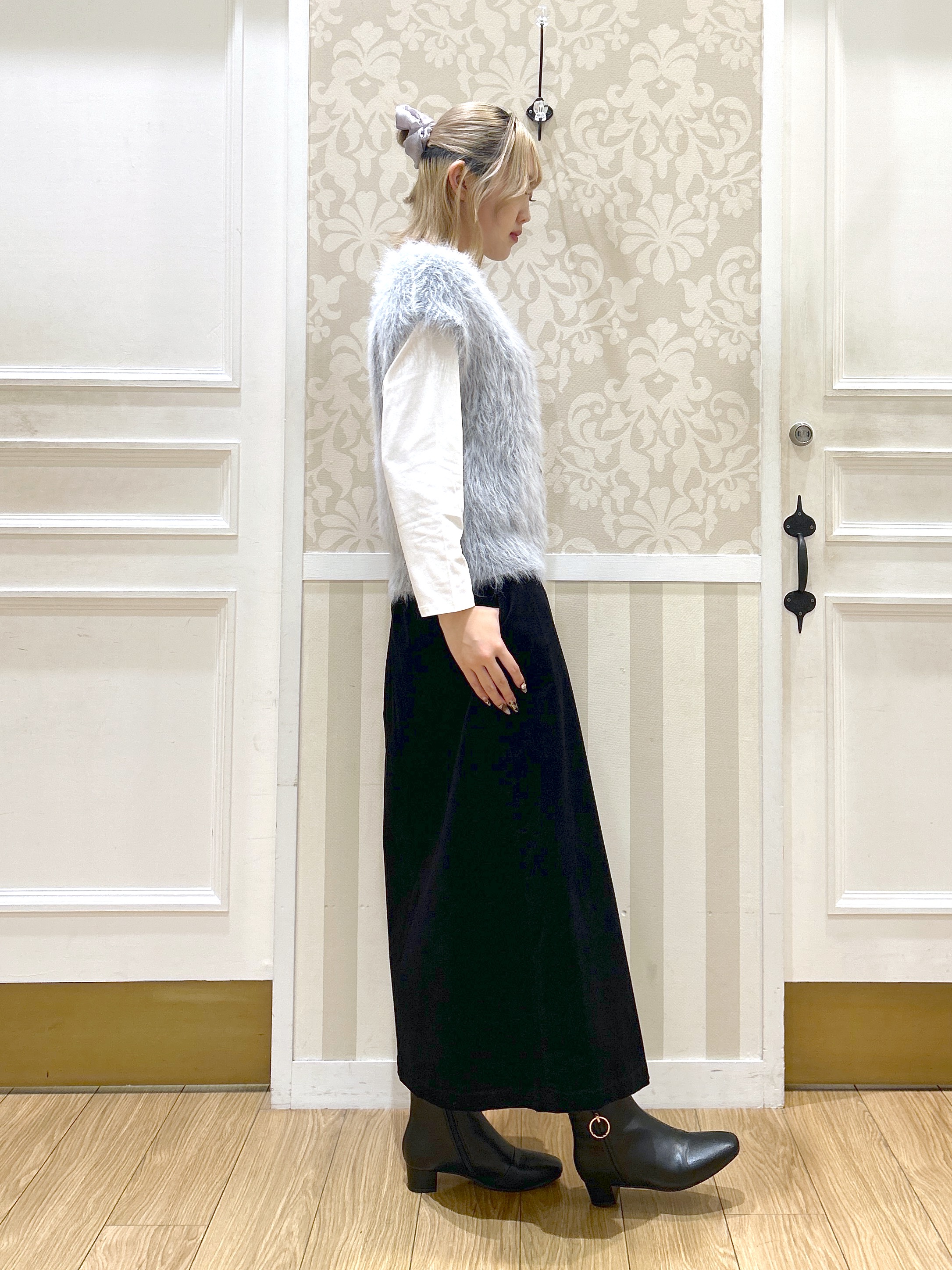 望 愛さんの「grove｜【ふわりと纏って、旬のレイヤード】ロングフェザーベスト」を使ったコーディネート