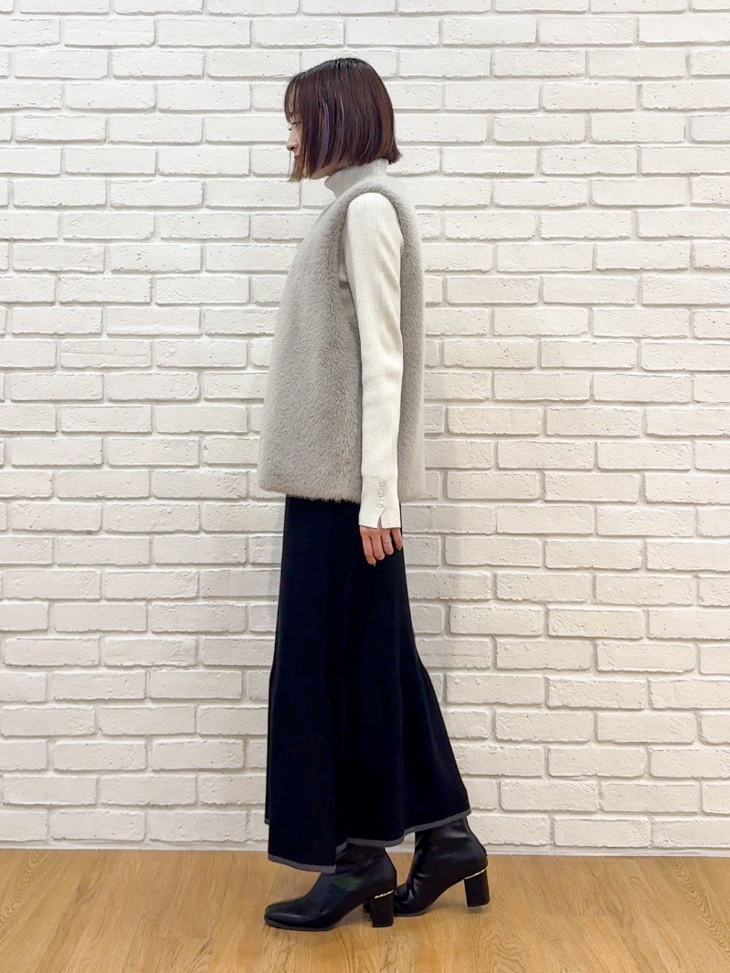 𝐜𝐡𝐢𝐤𝐚さんの「SHOO･LA･RUE｜【絶妙なゆるピタ/S-LL/洗濯機可】華やかラメリブタートルニット」を使ったコーディネート