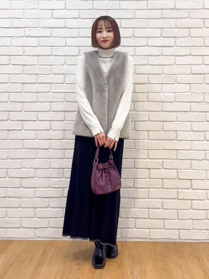 𝐜𝐡𝐢𝐤𝐚さんの「SHOO･LA･RUE｜【絶妙なゆるピタ/S-LL/洗濯機可】華やかラメリブタートルニット」を使ったコーディネート