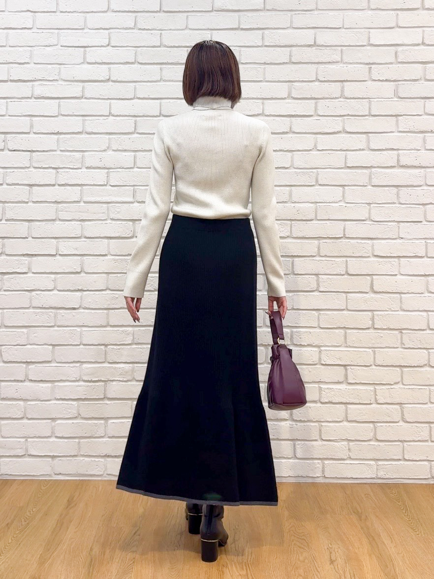 𝐜𝐡𝐢𝐤𝐚さんの「SHOO･LA･RUE｜【絶妙なゆるピタ/S-LL/洗濯機可】華やかラメリブタートルニット」を使ったコーディネート