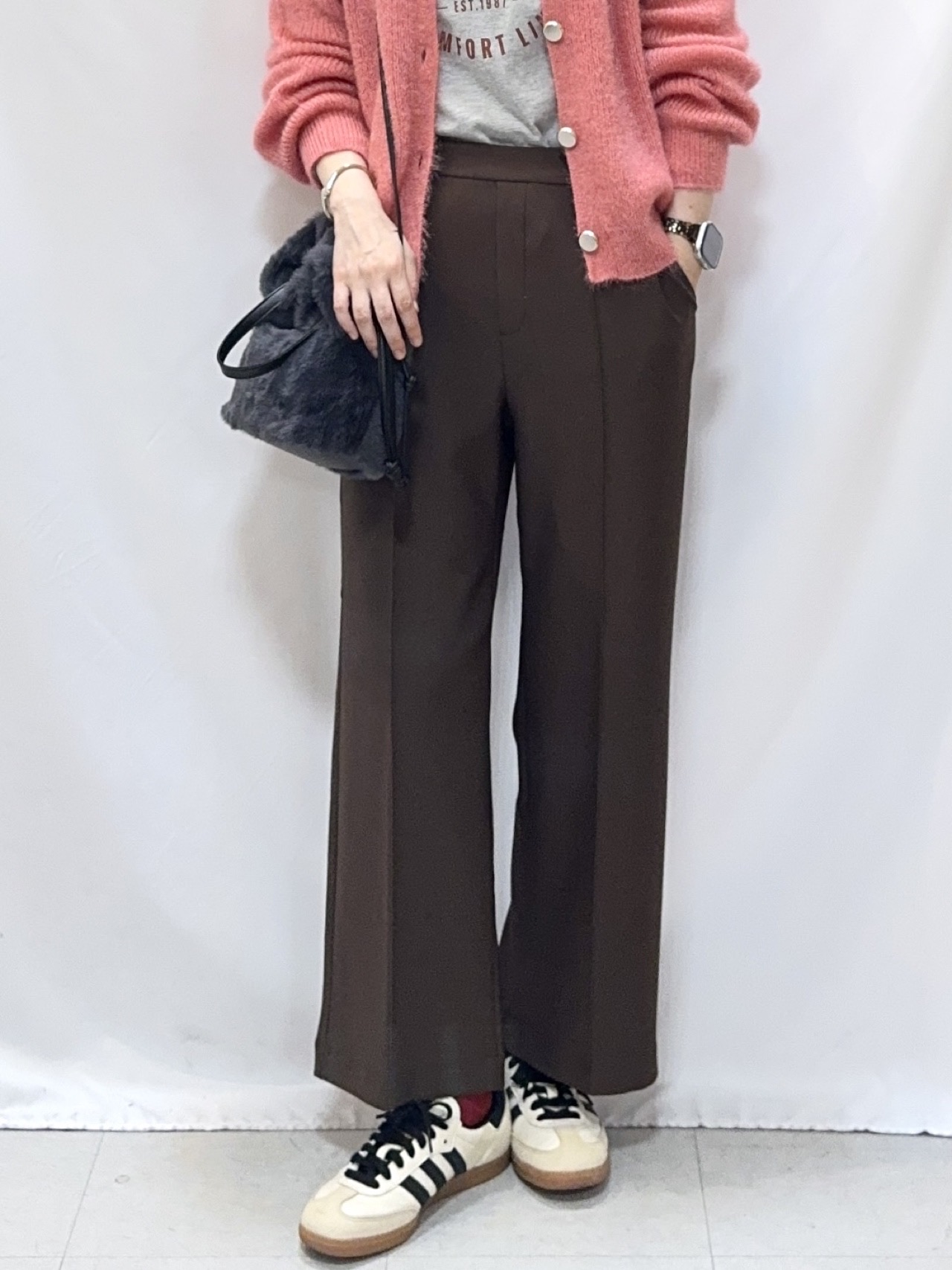 𝐇𝐢𝐫𝐨𝐦𝐢さんの「SHOO･LA･RUE｜【S-LL】ゆるもこ シャギーニットカーディガン」を使ったコーディネート