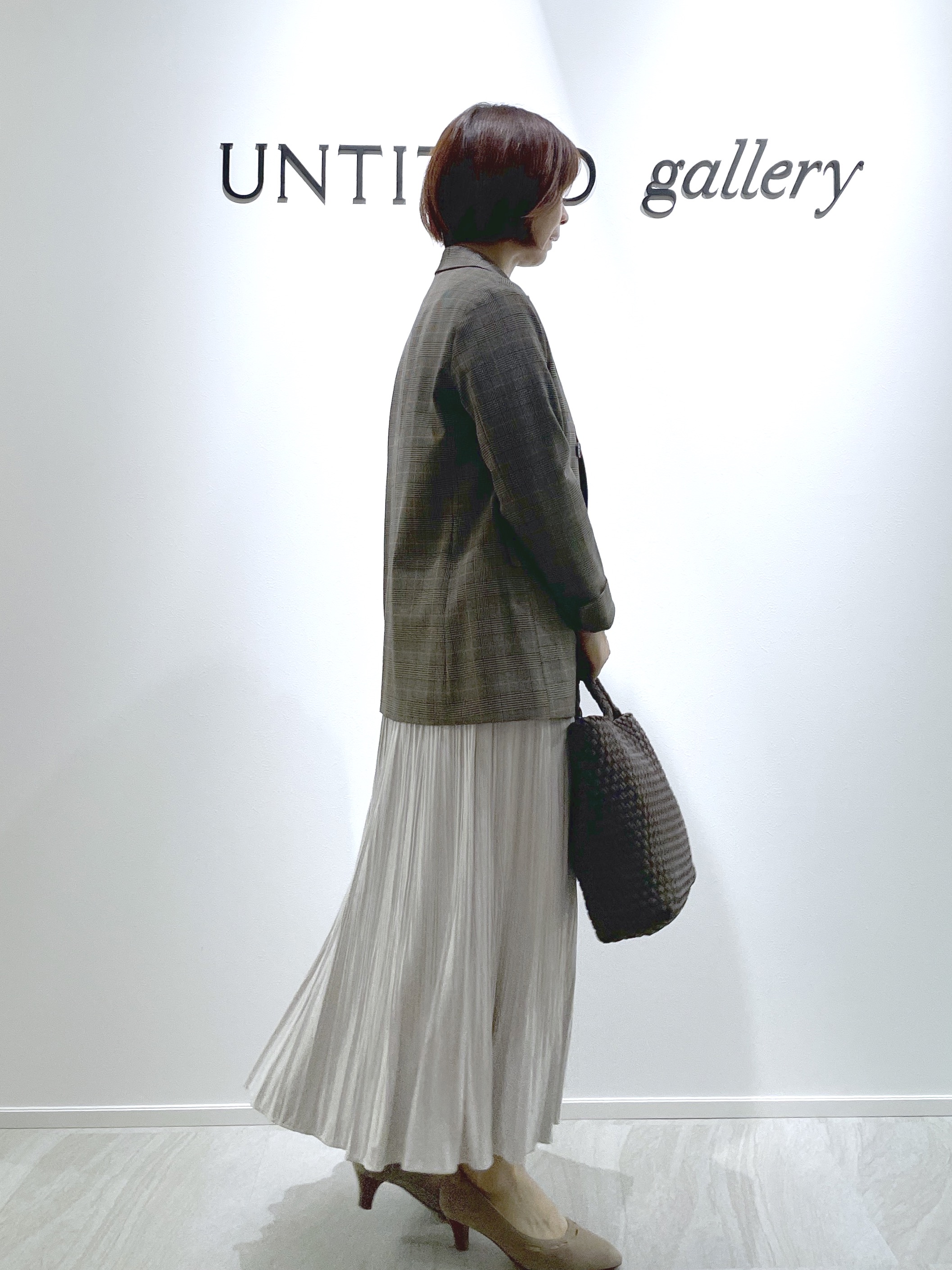 hanaさんの「UNTITLED｜【1枚で着映え/オンオフ着回し】フリルサテンブラウス」を使ったコーディネート