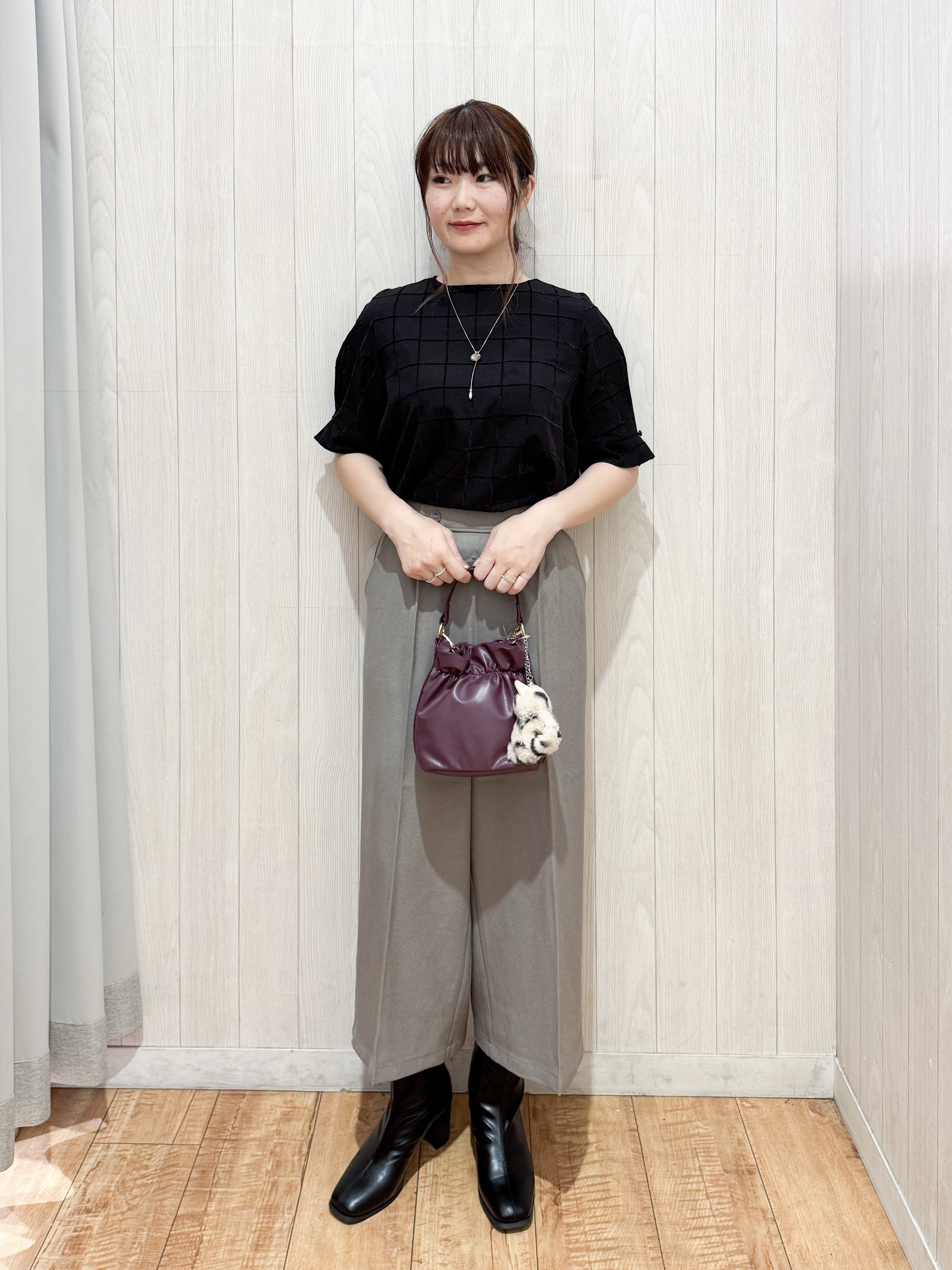 愛さんの「SHOO･LA･RUE｜【洗濯後しわになりにくい/S-LL】裾ドロストフリルブルゾン」を使ったコーディネート