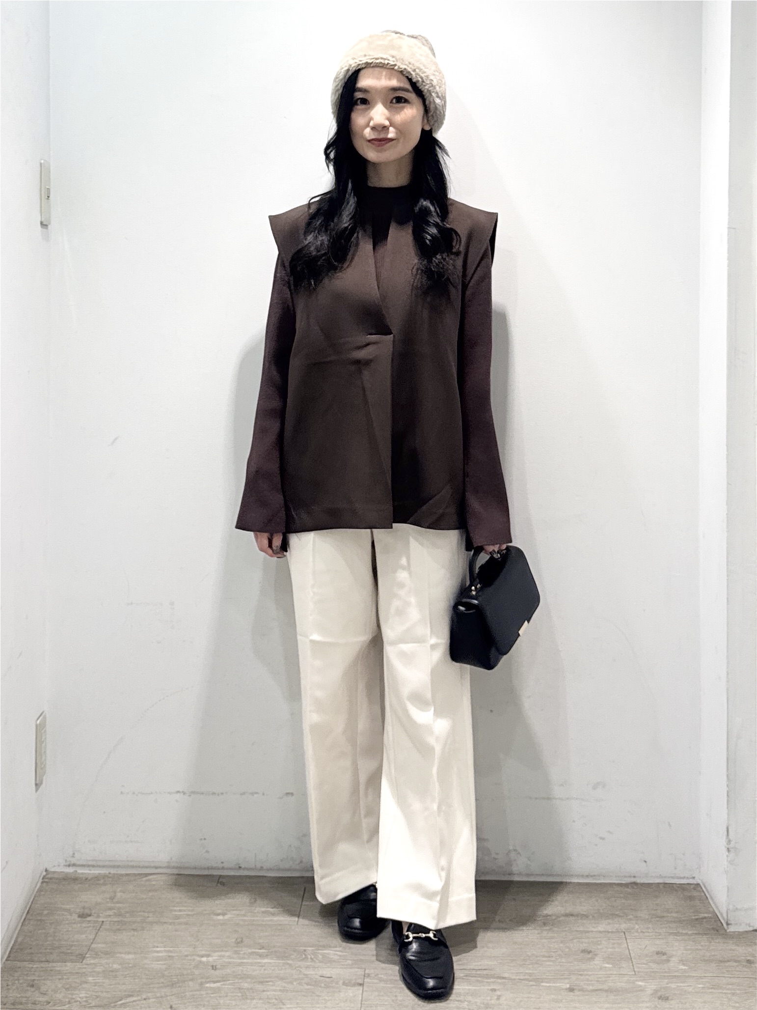 yuicciさんの「OPAQUE.CLIP｜《ツインセット》Vネックベスト&times;ハイネックリブニット【洗濯機OK】」を使ったコーディネート