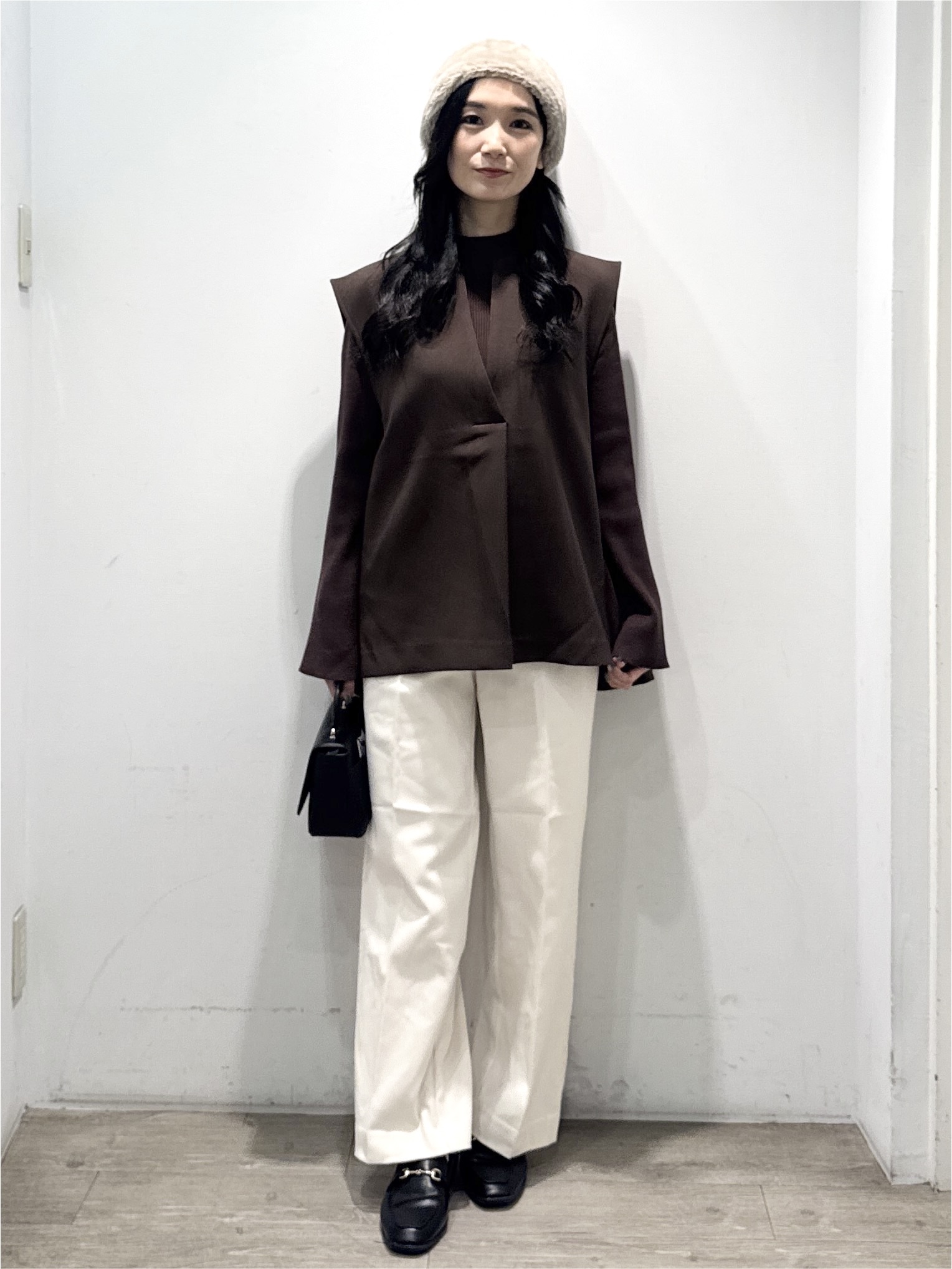yuicciさんの「OPAQUE.CLIP｜《ツインセット》Vネックベスト&times;ハイネックリブニット【洗濯機OK】」を使ったコーディネート