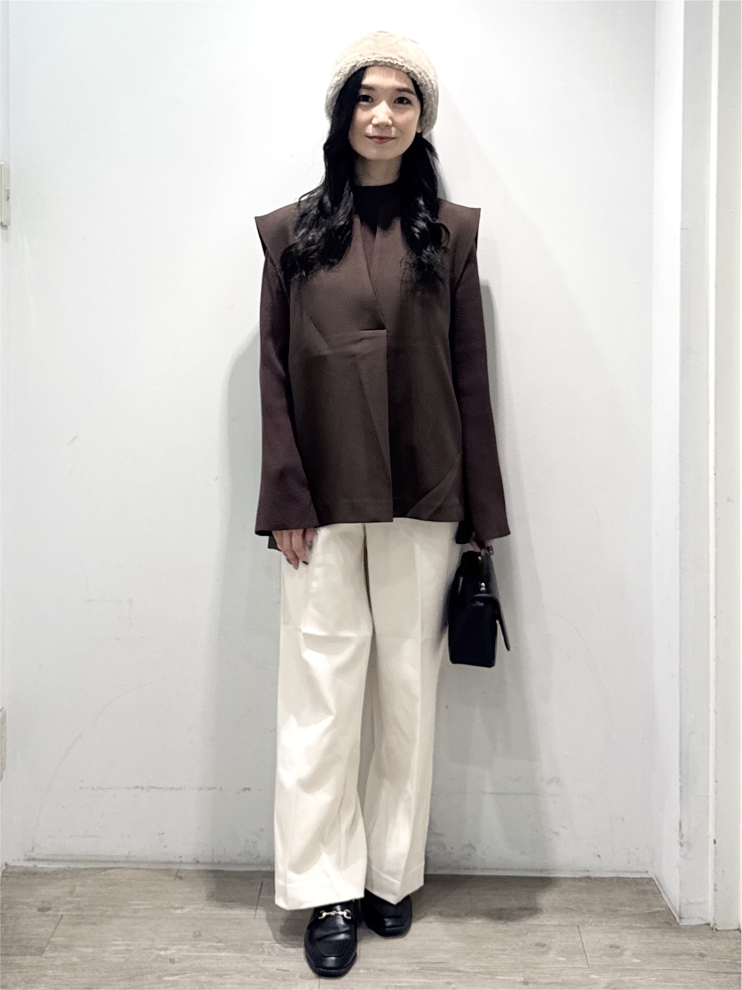 yuicciさんの「OPAQUE.CLIP｜《ツインセット》Vネックベスト&times;ハイネックリブニット【洗濯機OK】」を使ったコーディネート