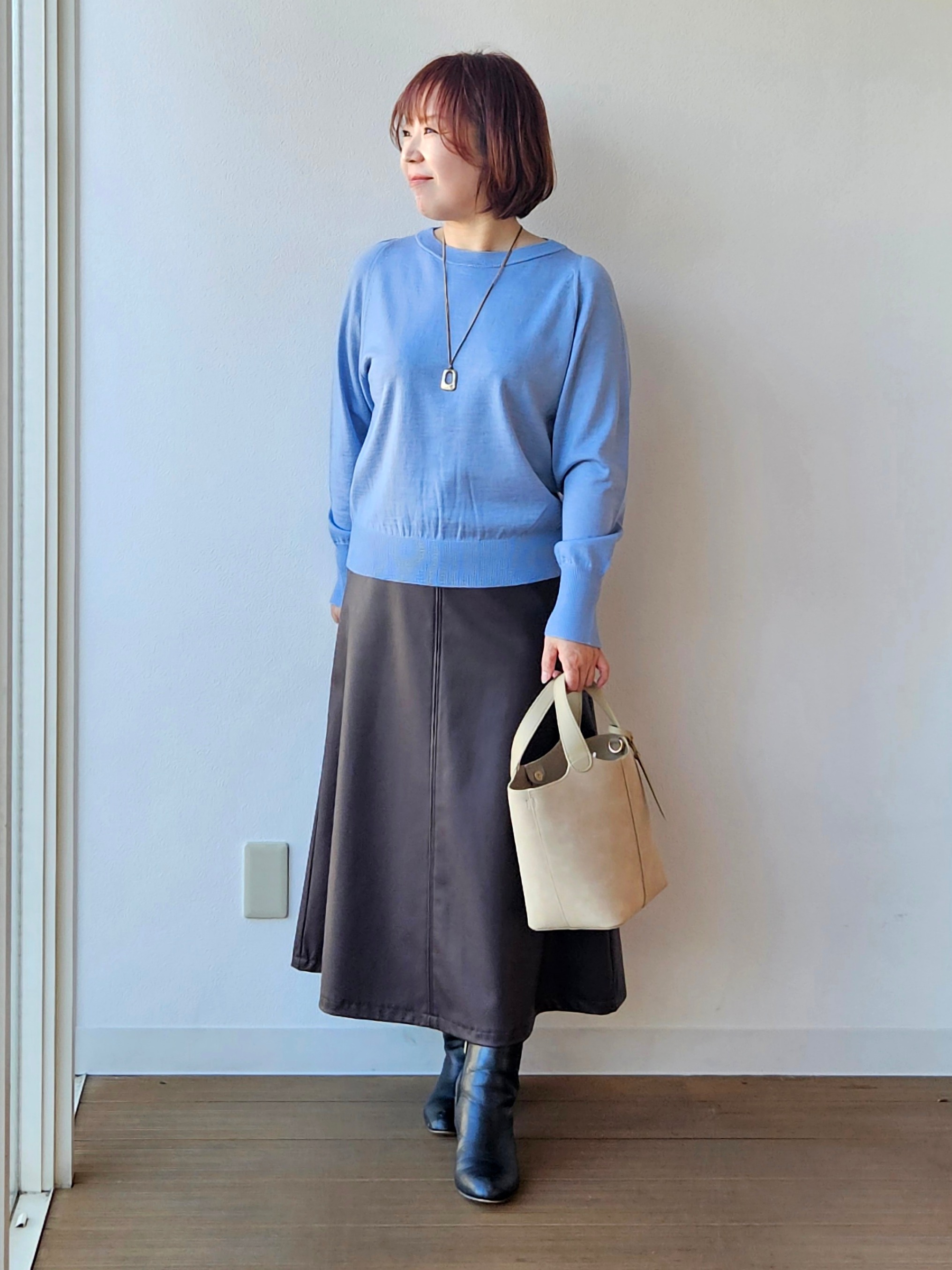 やじまさんの「UNTITLED｜【アンサンブル可能/オンオフ使える】シルクウールカシミヤプルオーバー」を使ったコーディネート