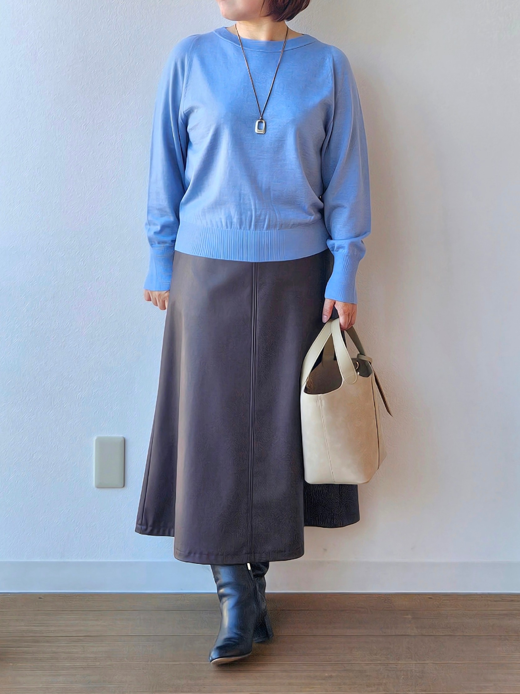 やじまさんの「UNTITLED｜【アンサンブル可能/オンオフ使える】シルクウールカシミヤプルオーバー」を使ったコーディネート