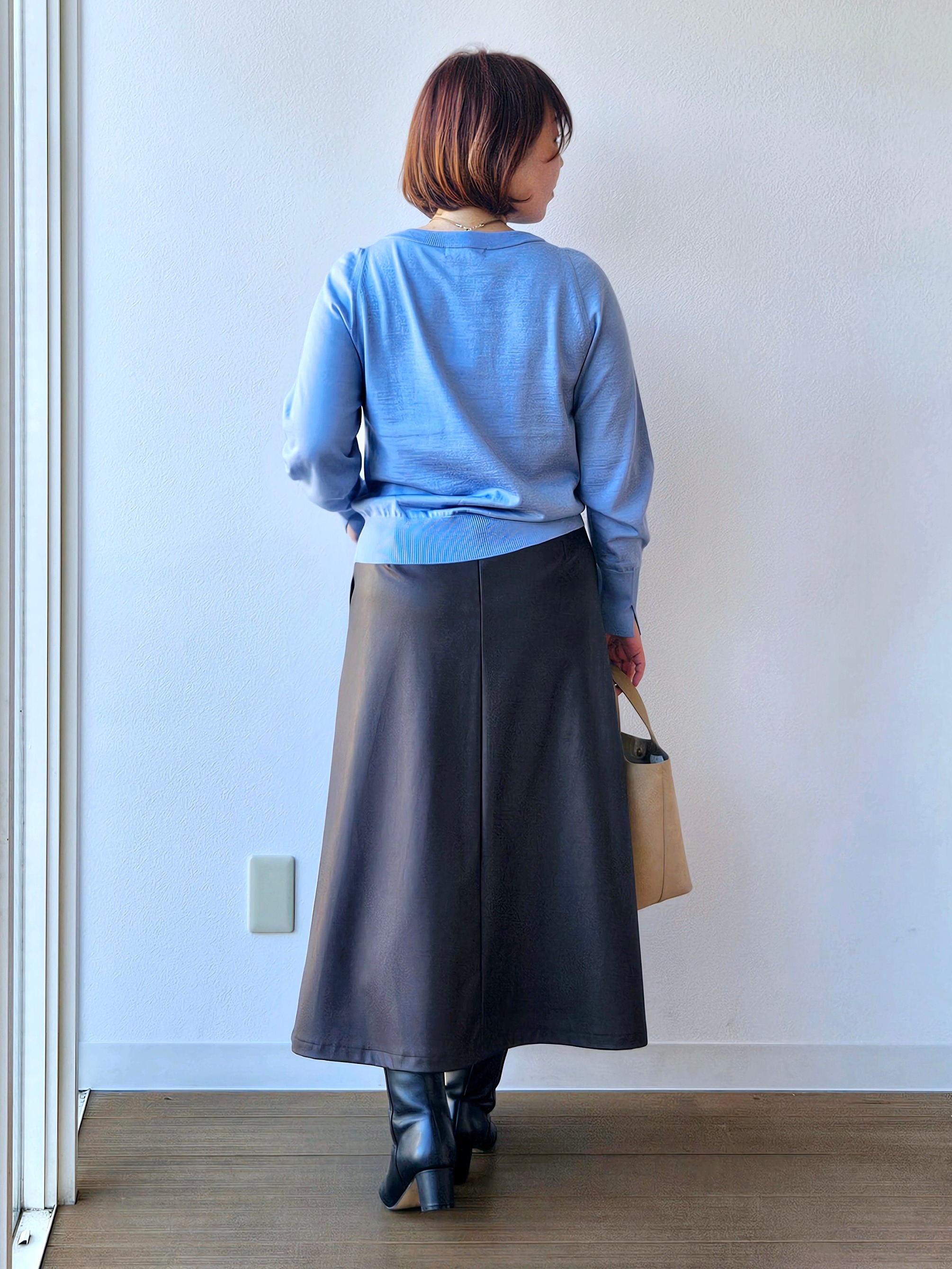 やじまさんの「UNTITLED｜【アンサンブル可能/オンオフ使える】シルクウールカシミヤプルオーバー」を使ったコーディネート