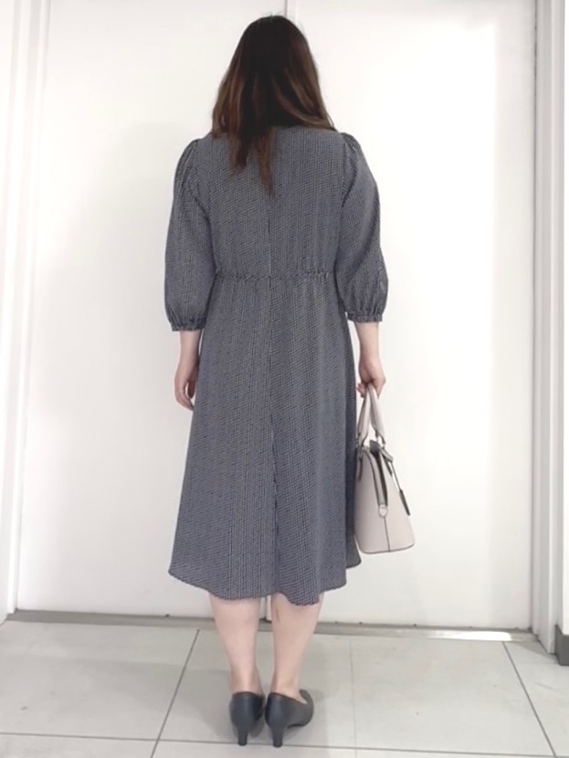 miさんの「Reflect｜【SS-4Lサイズ／通勤】変形ドット柄プリントワンピース」を使ったコーディネート