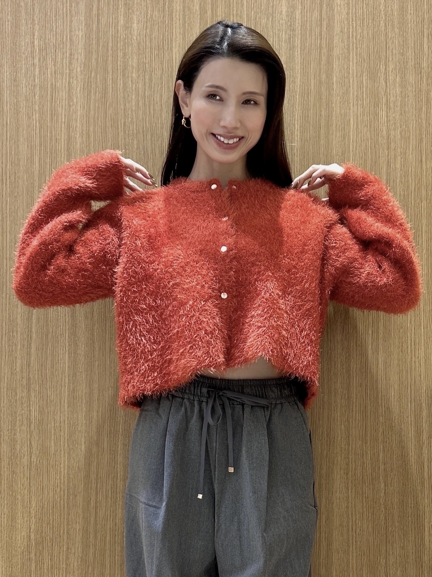 maiさんの「OPAQUE.CLIP｜シャギーショートカーディガン【洗濯機OK】」を使ったコーディネート