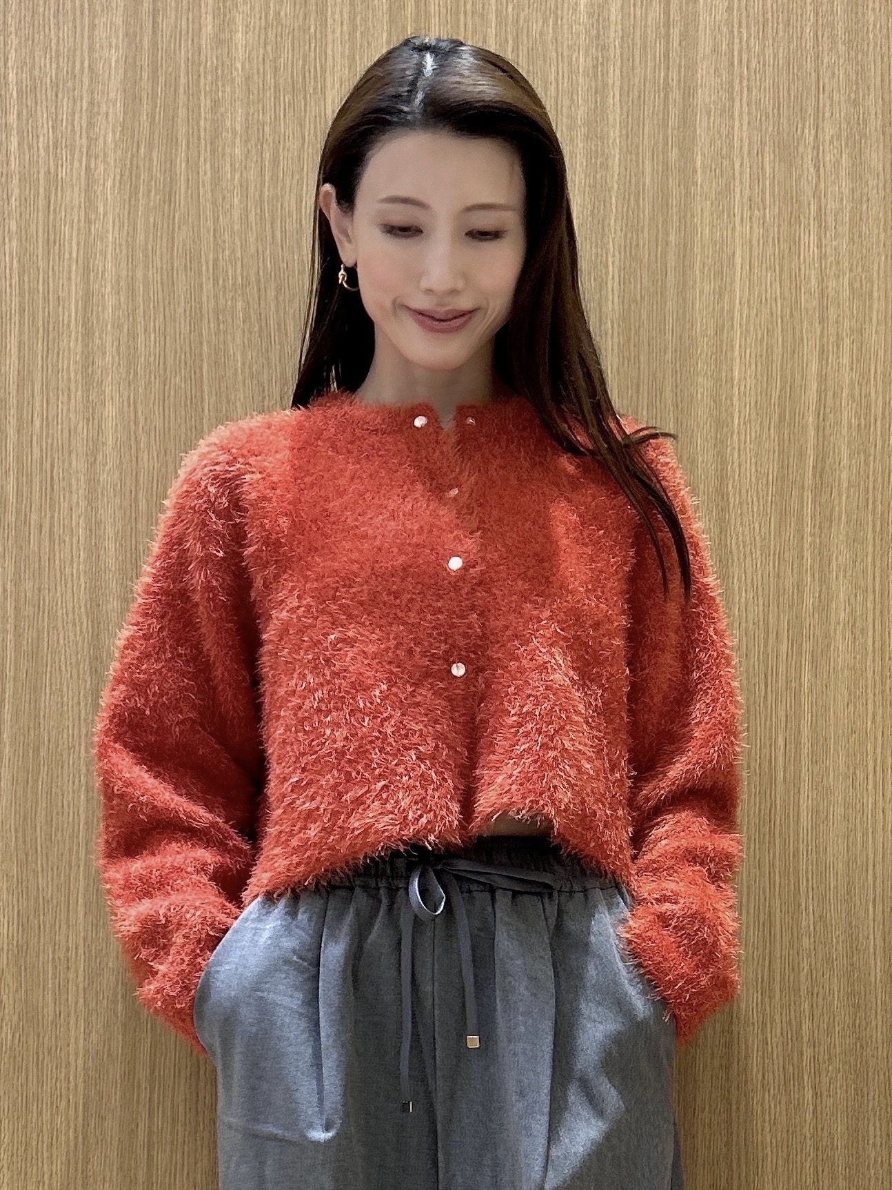 maiさんの「OPAQUE.CLIP｜シャギーショートカーディガン【洗濯機OK】」を使ったコーディネート