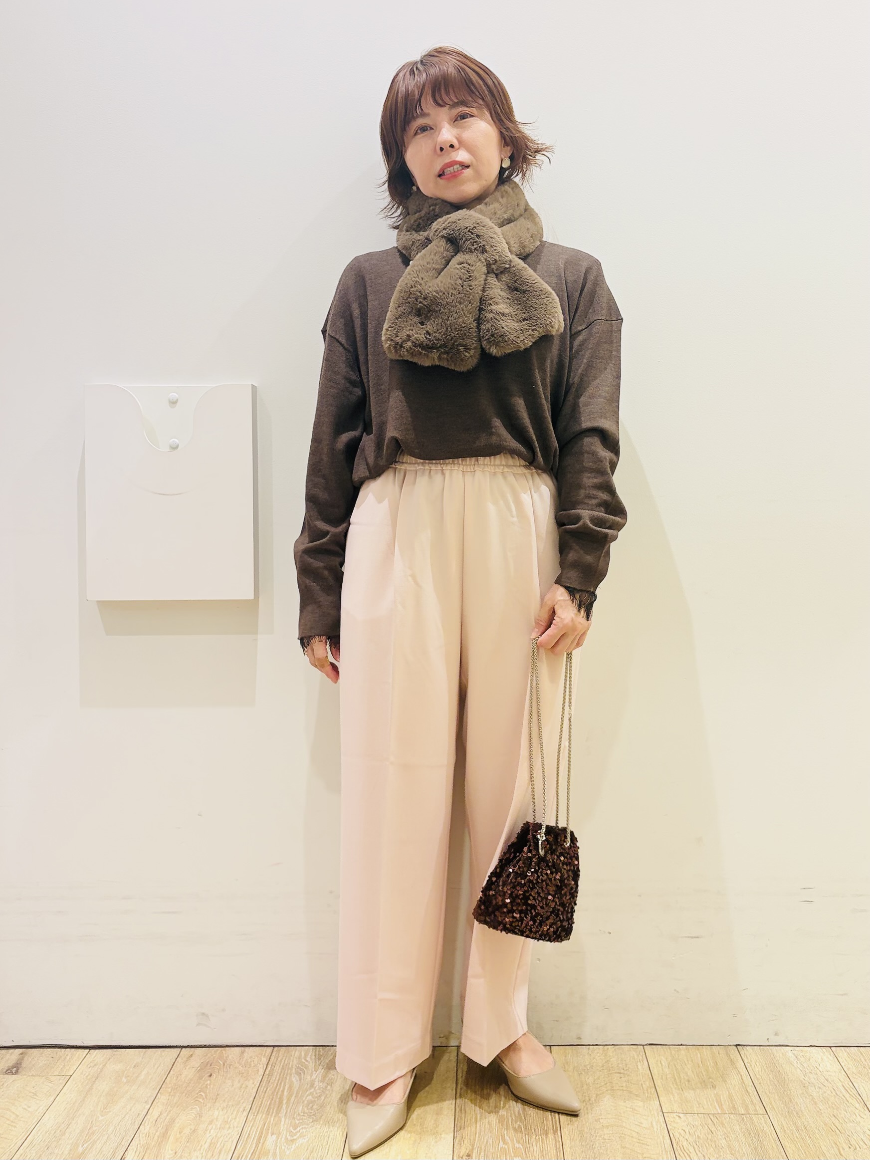 YUKOさんの「index｜『THE』名品リラクシーVネックニット【洗濯機OK】」を使ったコーディネート