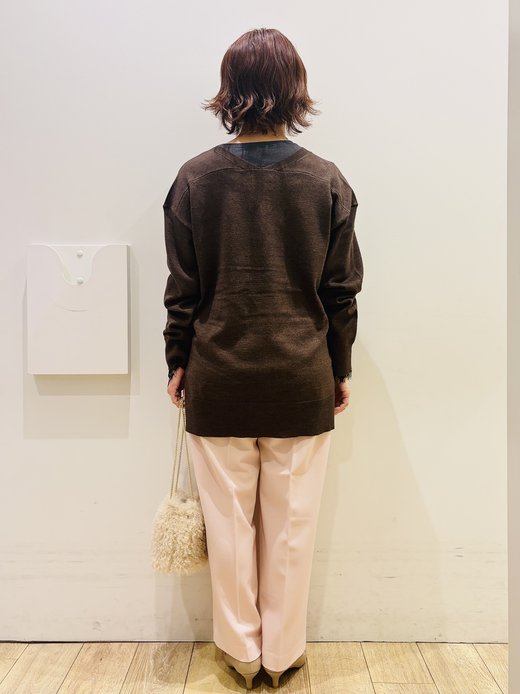 YUKOさんの「index｜『THE』名品リラクシーVネックニット【洗濯機OK】」を使ったコーディネート